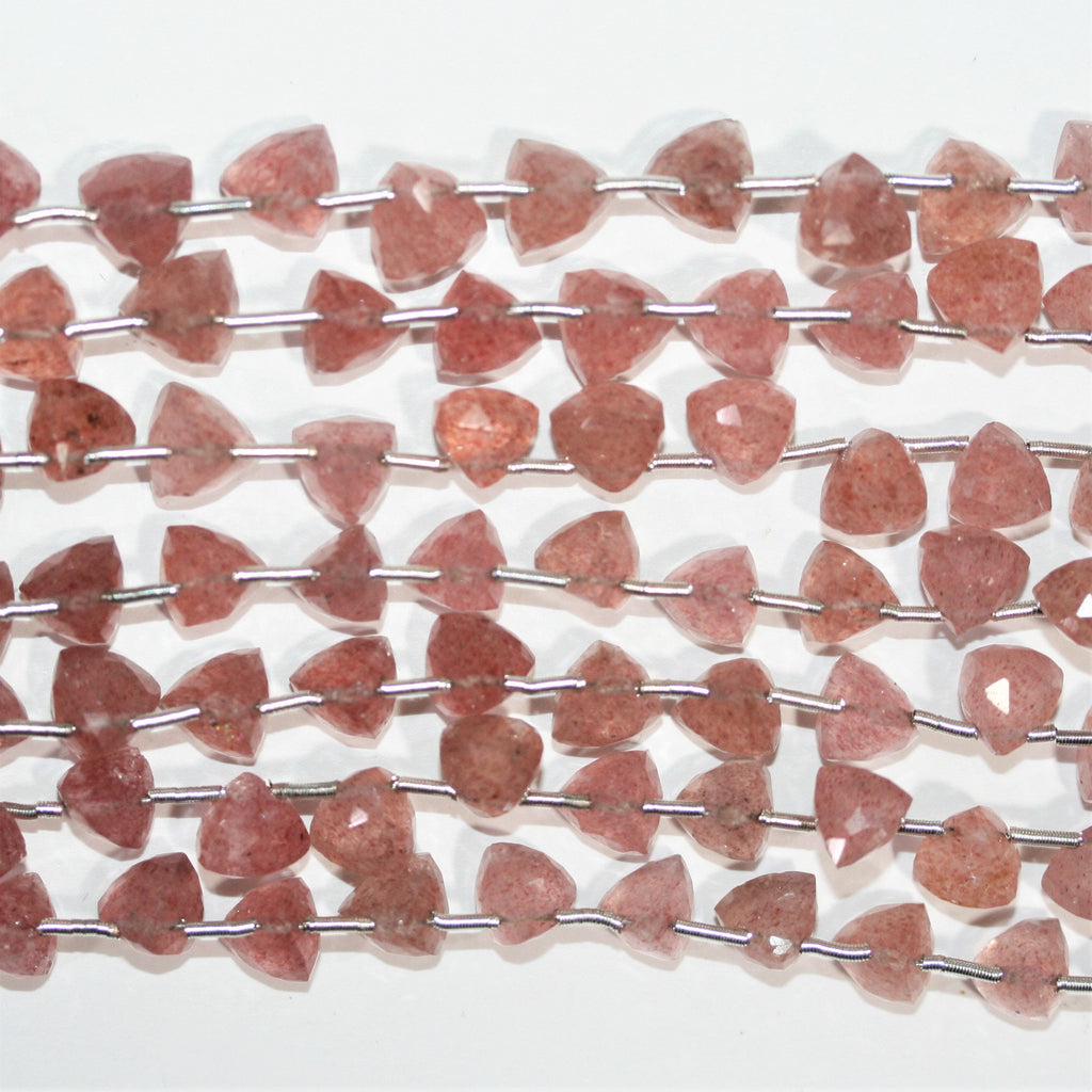 Perles de quartz cerise triangulaires à facettes de 8 pouces, 6-7 mm. - Fil de 20 cm.