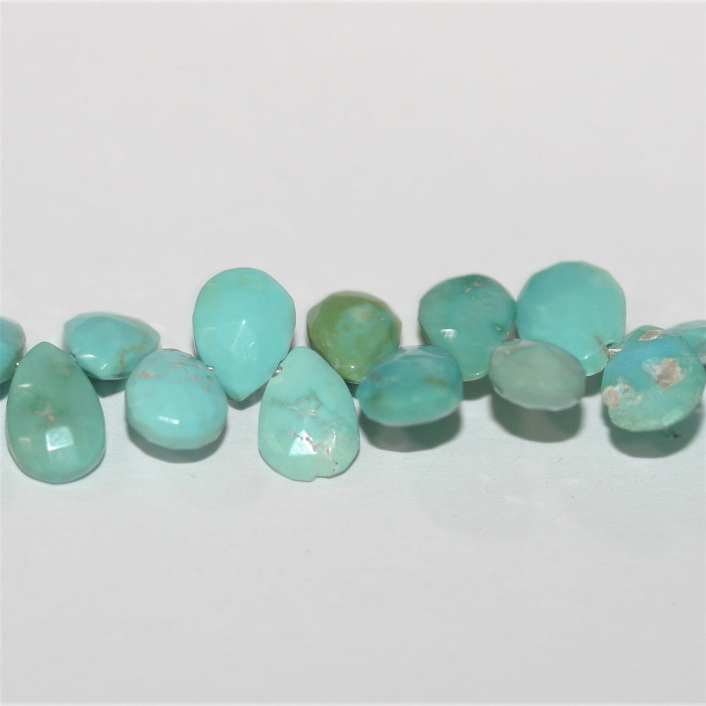 Perles en turquoise St à facettes en forme de goutte, 8 pouces, 10 x 7 mm. Longueur du fil : environ 20 cm.