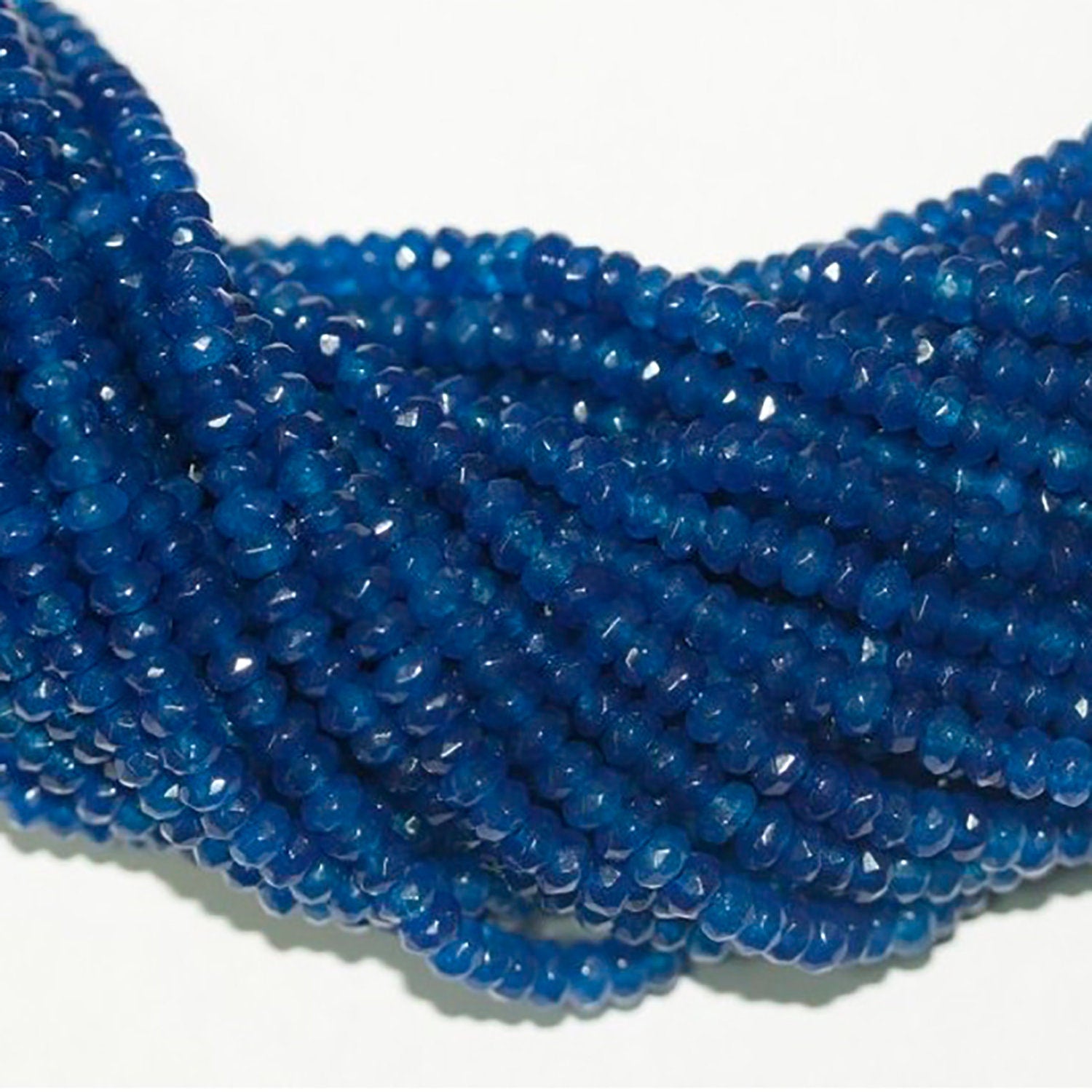 Perles rondelles à facettes en jade bleu de 40 cm (16 pouces), 4 x 2 mm, longueur 40 cm.