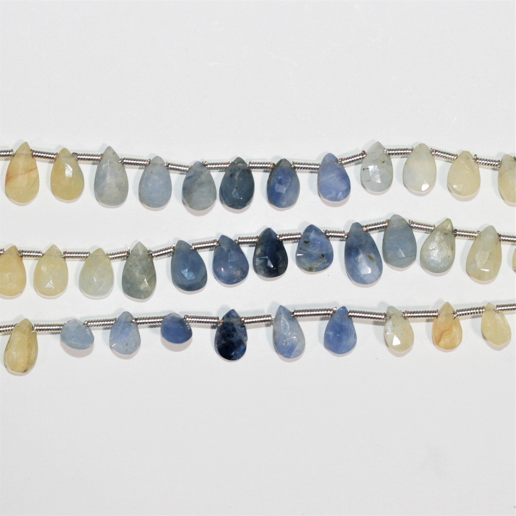 Cuentas de gota facetadas de zafiro azul-amarillo de 8" de St. 7 x 5 mm - Hilo de 20 cm.