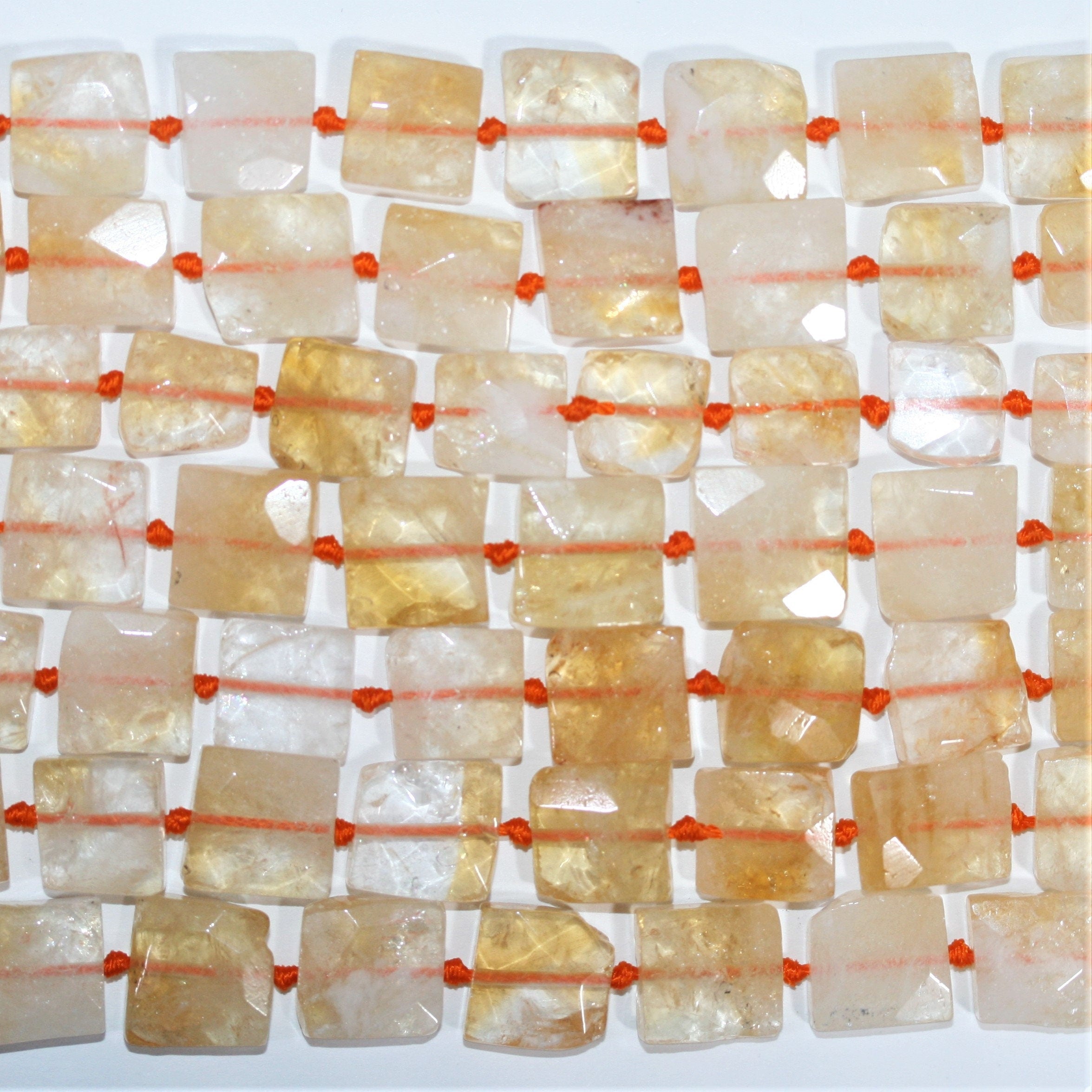 16" Cuentas cuadradas facetadas de citrino santo 13-14 mm.-Hilo de 40 cm.