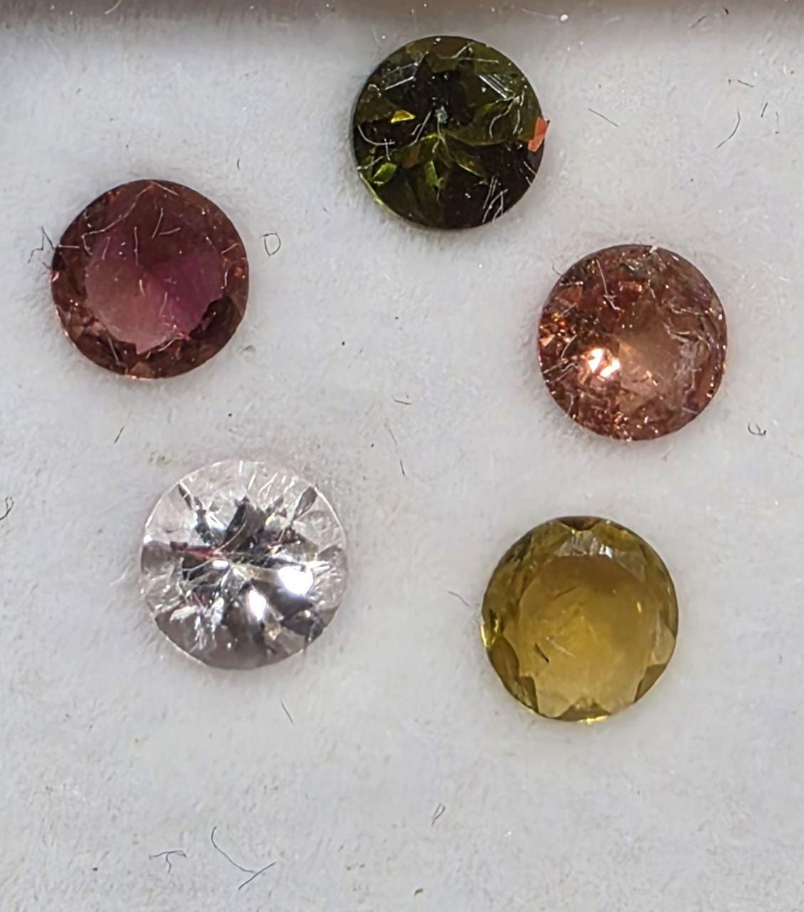 Lot de tourmalines rondes à facettes de 4,5 mm (5 pièces)