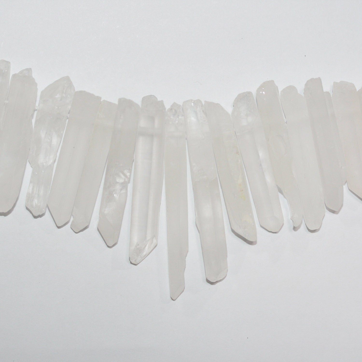 Perlas de cuarzo cristal de roca de 16" con acabado mate graduado, sin pulir, 23 x 10-60 x 10 mm, aprox. - Hilo de 40 cm.