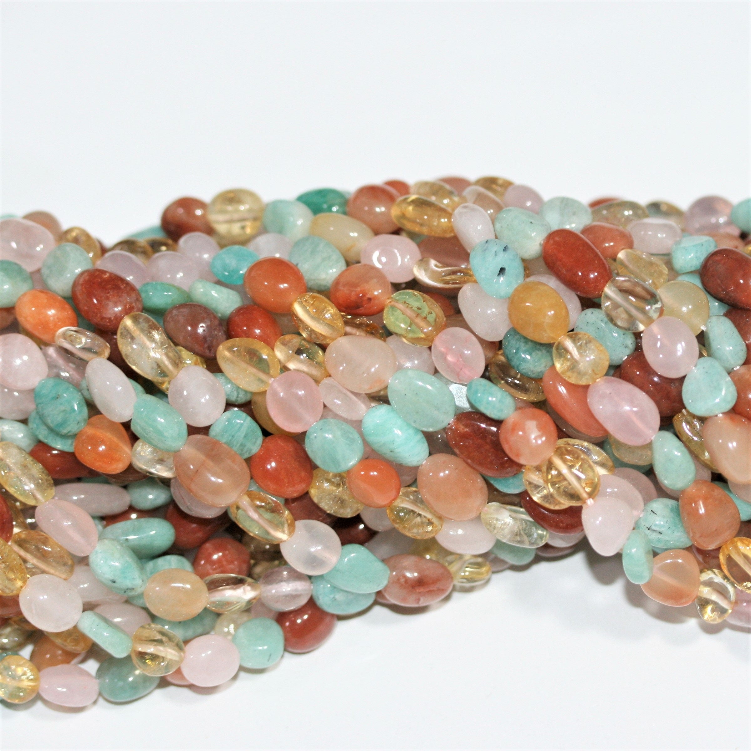 15" St. Perles de pierre multicolores lisses en forme de pépite, 8-10 mm. Environ - Longueur du fil : 38 cm.