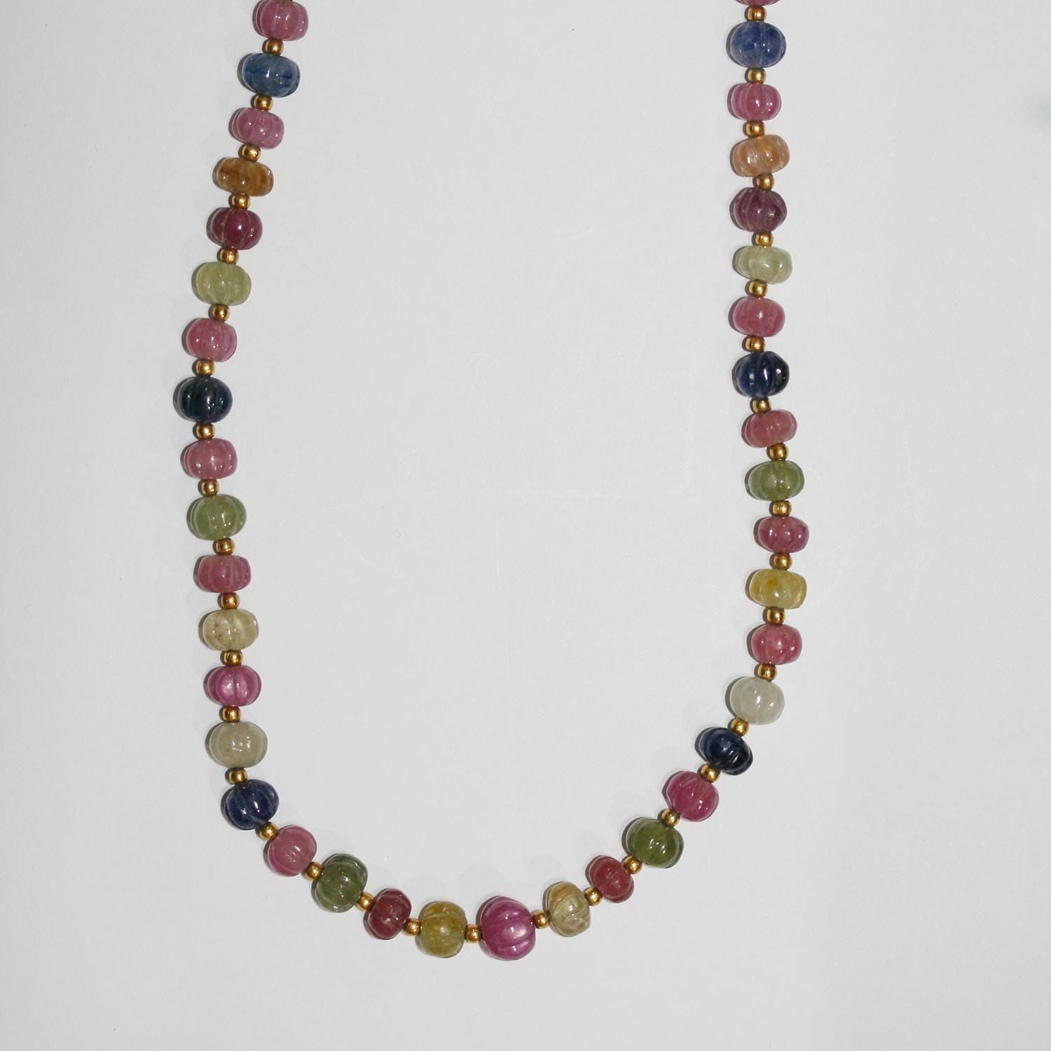 Collar de múltiples zafiros tallados en forma de rondelle de 6 x 5 mm (aprox.).