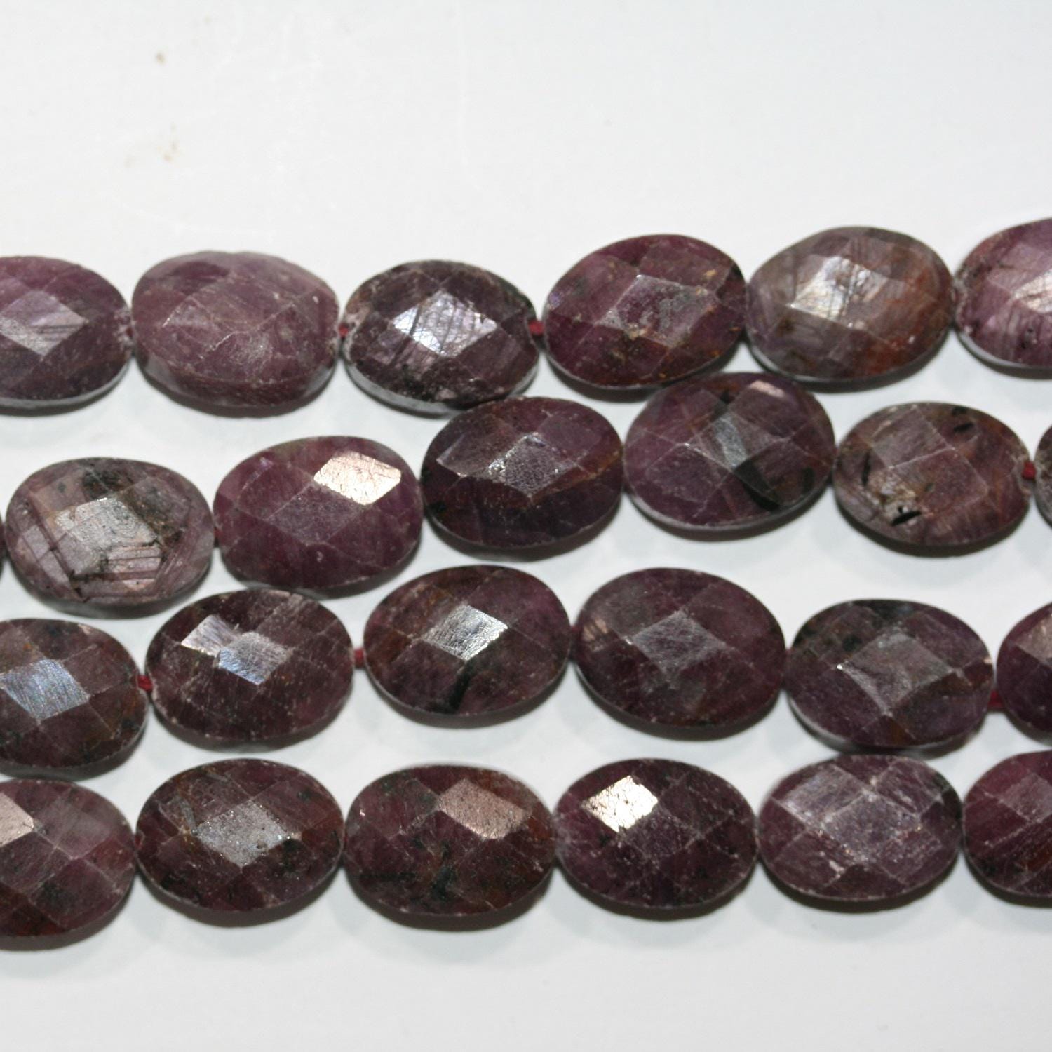 Cuentas de rubí ovaladas facetadas de 16" (14 x 10 mm) - Hilo de 40 cm - Artículo 14714