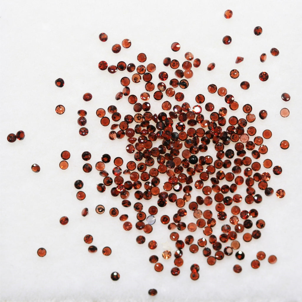 Lot de grenats ronds à facettes de 1 mm à 2 carats