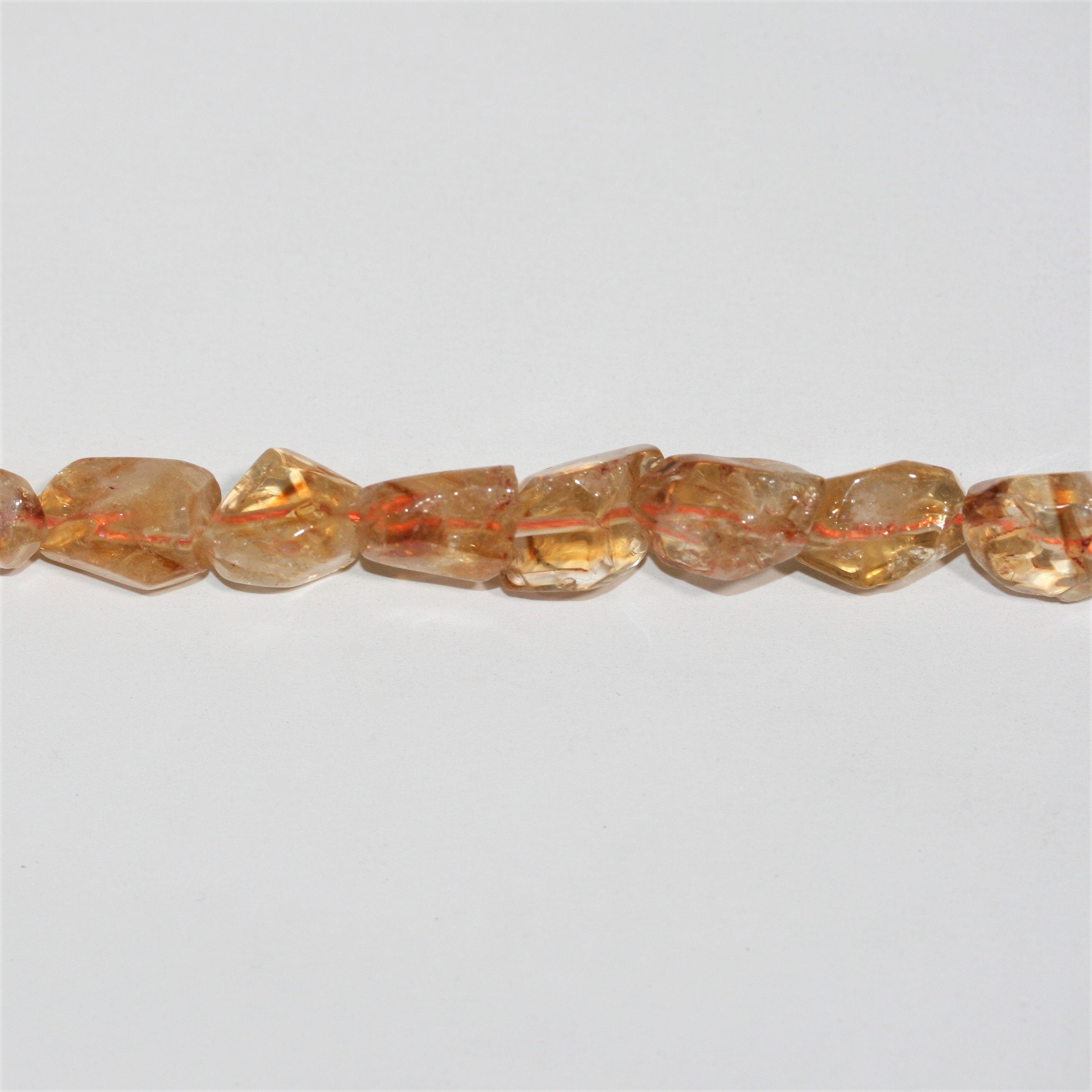 Perles de citrine facettées en forme de pépite, 15 pouces (16 x 12 mm). Longueur approximative du fil : 37 cm.