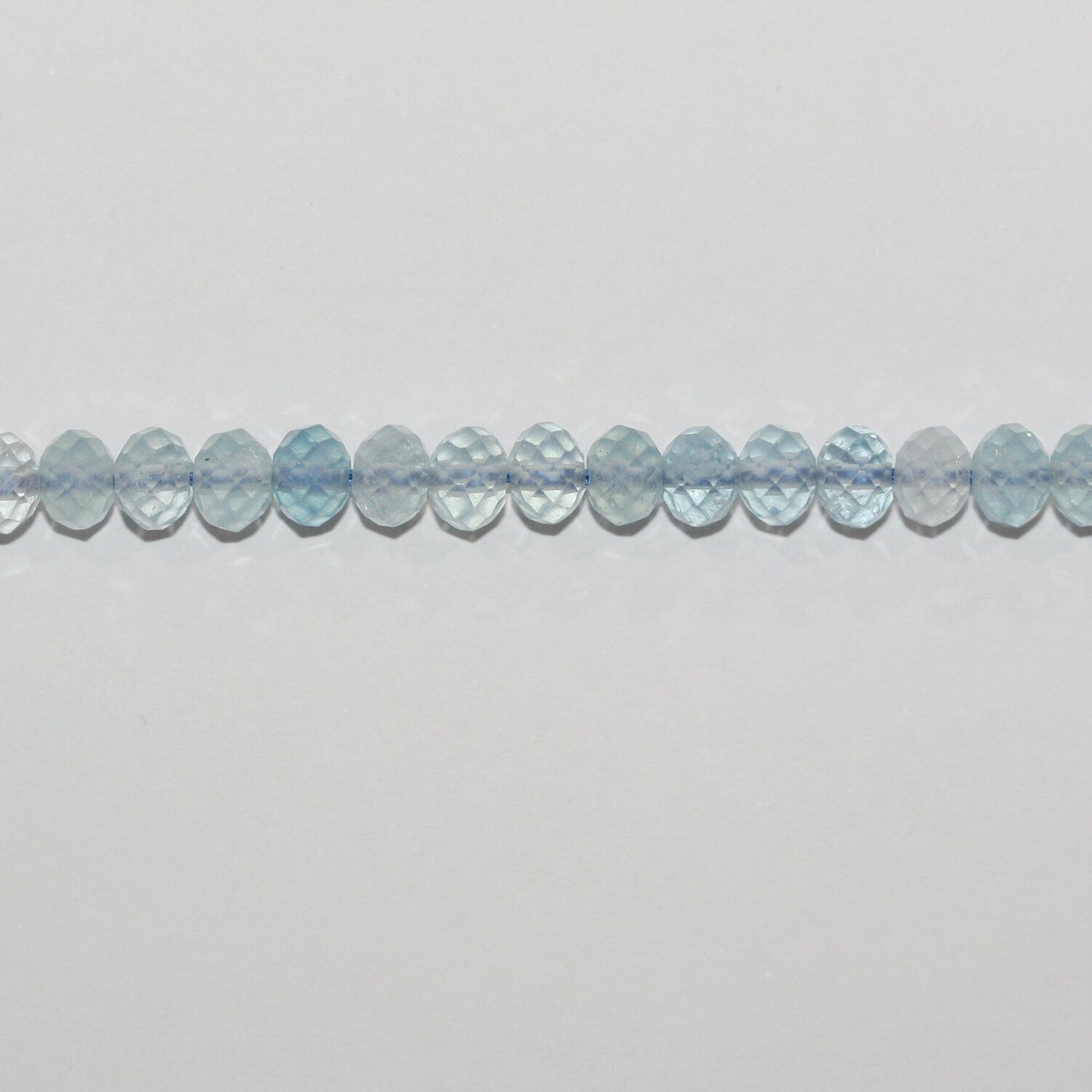 Perles rondelles à facettes en aigue-marine de 15 pouces, 5 x 3,5 mm - Fil de 39 cm.