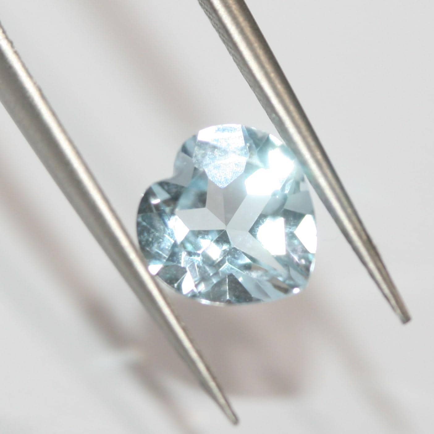 Lote de 4 piezas de topacio cielo con forma de corazón facetado de 8 mm (4 piezas)