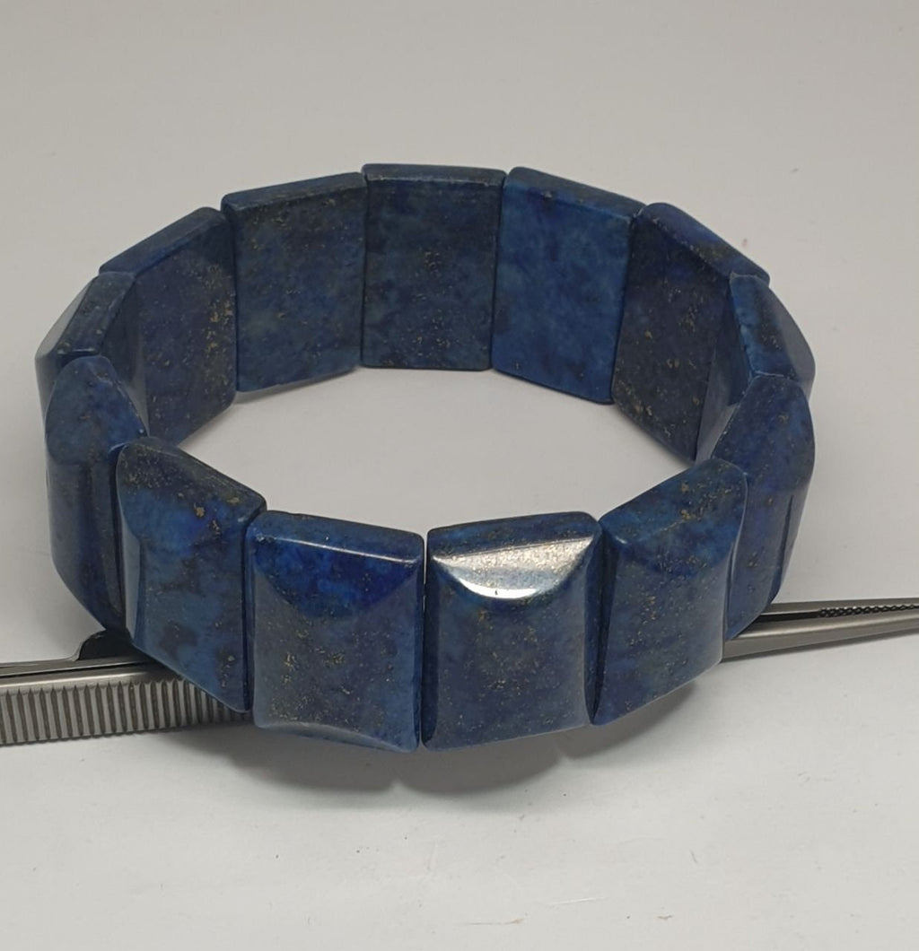 Pulsera elástica grande de lapislázuli (22 x 15 mm), cuentas facetadas. Proveedor de joyas con cuentas de doble perforación. Poder curativo.