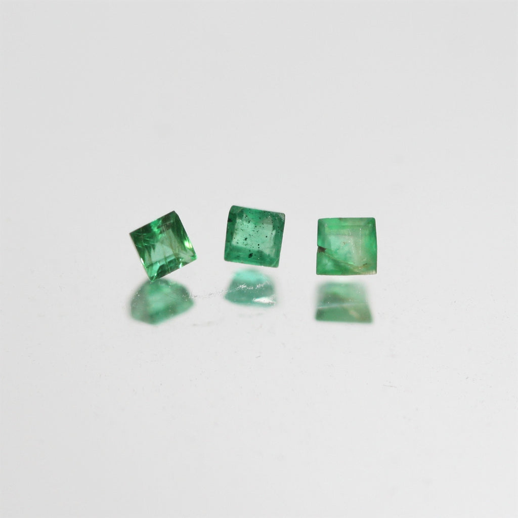 Lot d'émeraudes carrées à facettes de 1,7 mm - 1 carat