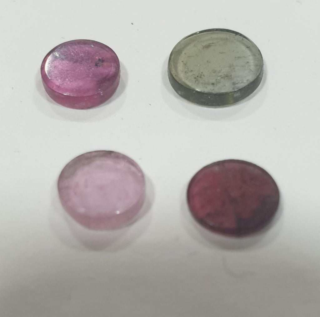 Lote de 4 cabujones redondos planos de turmalina de 6,5 a 8 mm. Gemas naturales sin tratar.