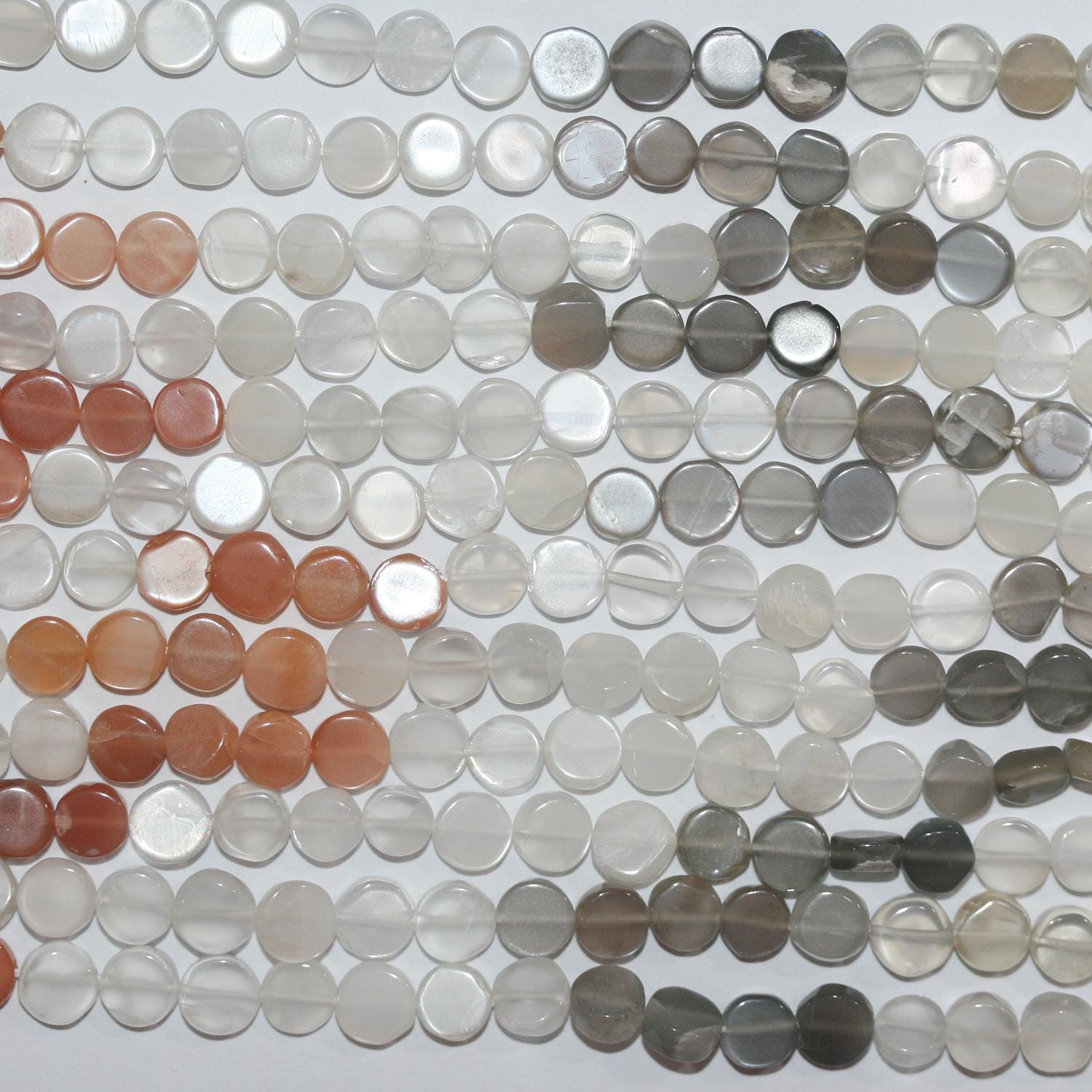 Perles rondes en pierre de lune multicolore lisse, 14 pouces (environ 38 cm), diamètre 6 mm. Longueur du fil : 38 cm.