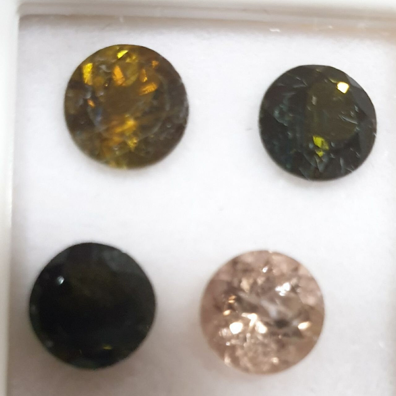 Lot de 4 tourmalines multicolores rondes à facettes de 7 mm - Rose, vert, brun - Pierres non traitées - Fournisseur de pierres précieuses en gros pour le bricolage - Pierres authentiques