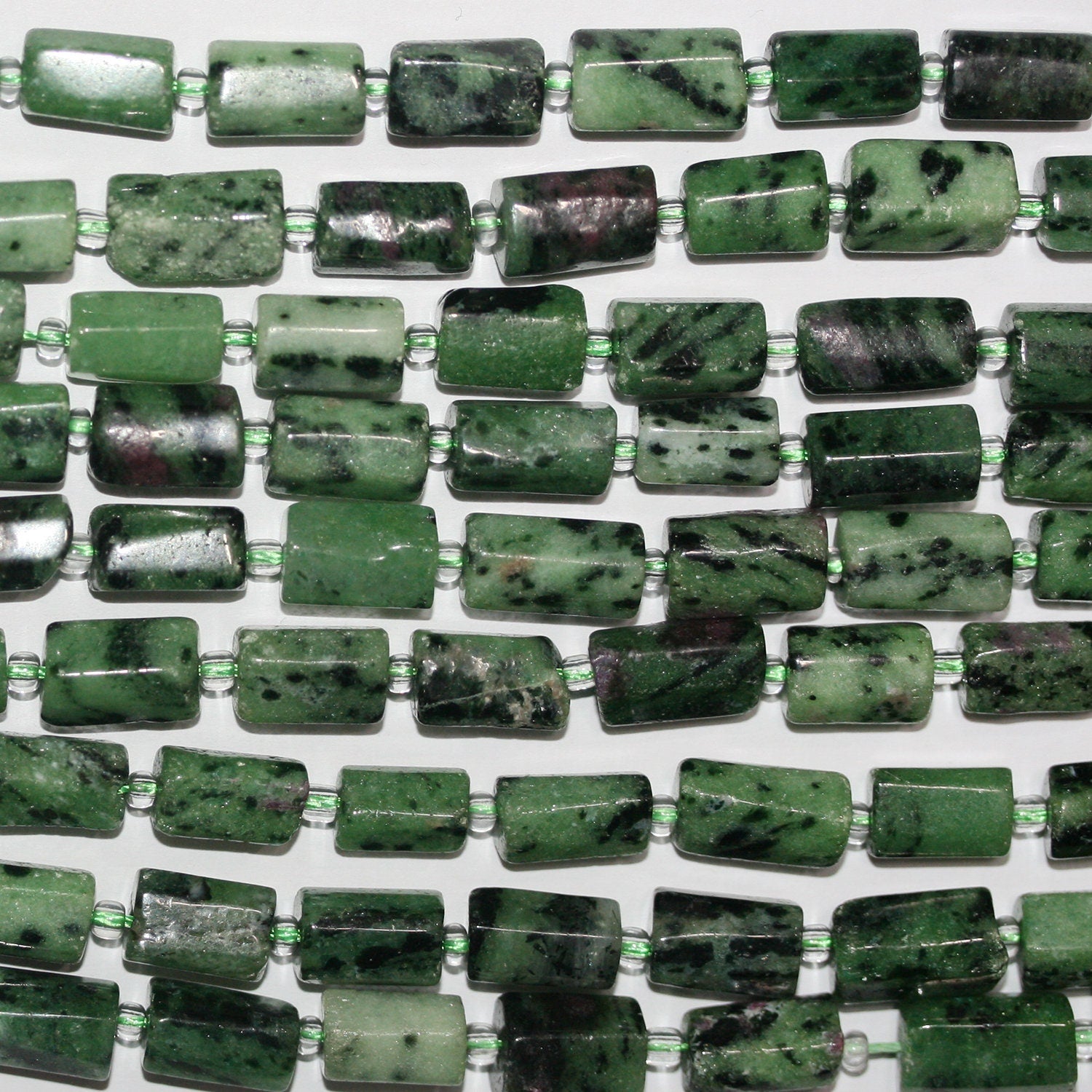 Cuentas de barril liso de zoisita y rubí de 16", 12 x 6 mm. Aprox. - Hilo de 40 cm.