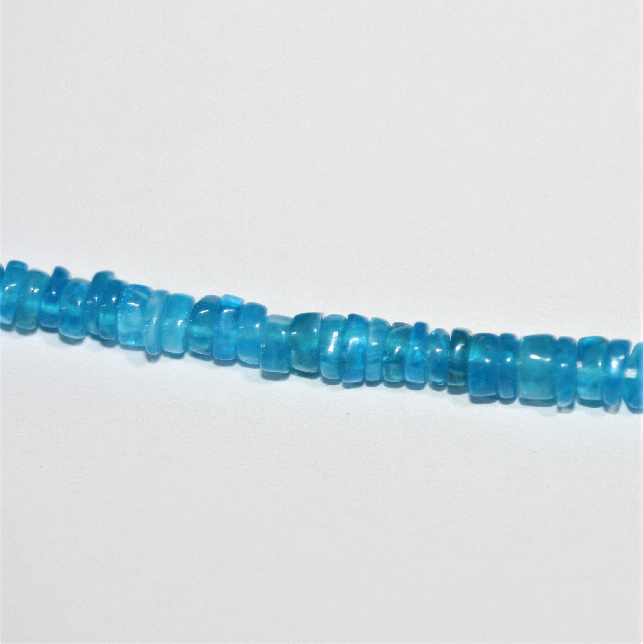 16" Cuentas de disco lisas de apatita azul St 4x1 mm. - Hilo de 40 cm.