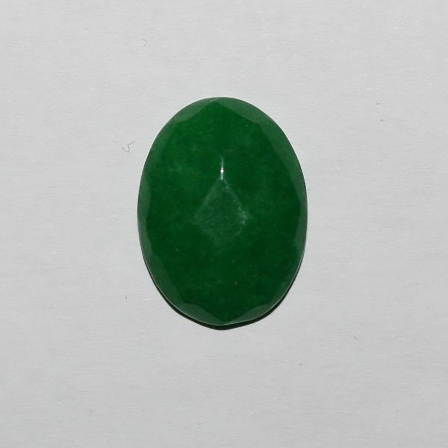 Lote de 8 cabujones ovalados facetados de jade verde de 18 x 13 mm. (8 piezas)