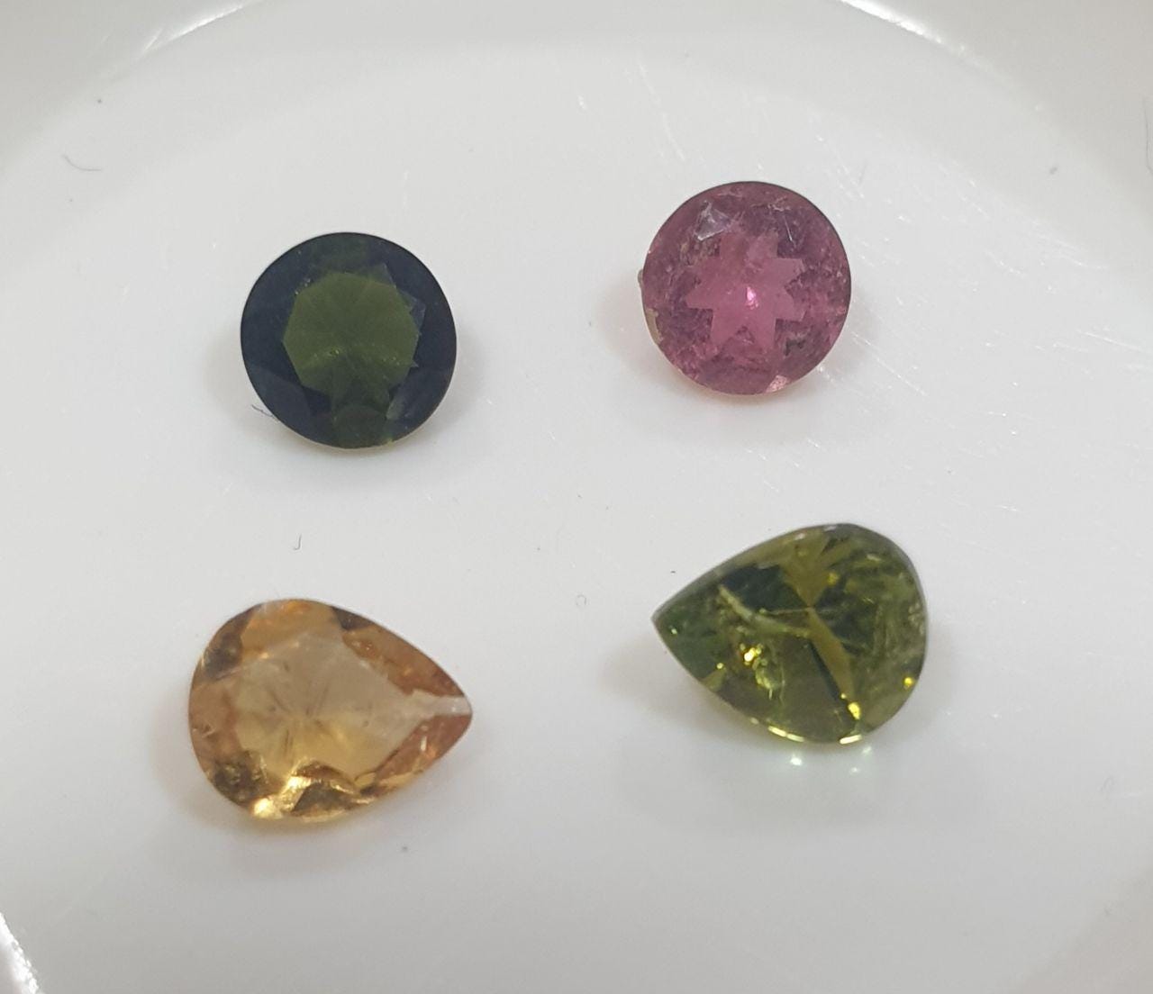 Lote de Turmalinas Multifacéticas de 4 mm y 5 x 4 mm (4 piezas). - Paquetes de Gemas - Piedras Sueltas - Precio al por Mayor