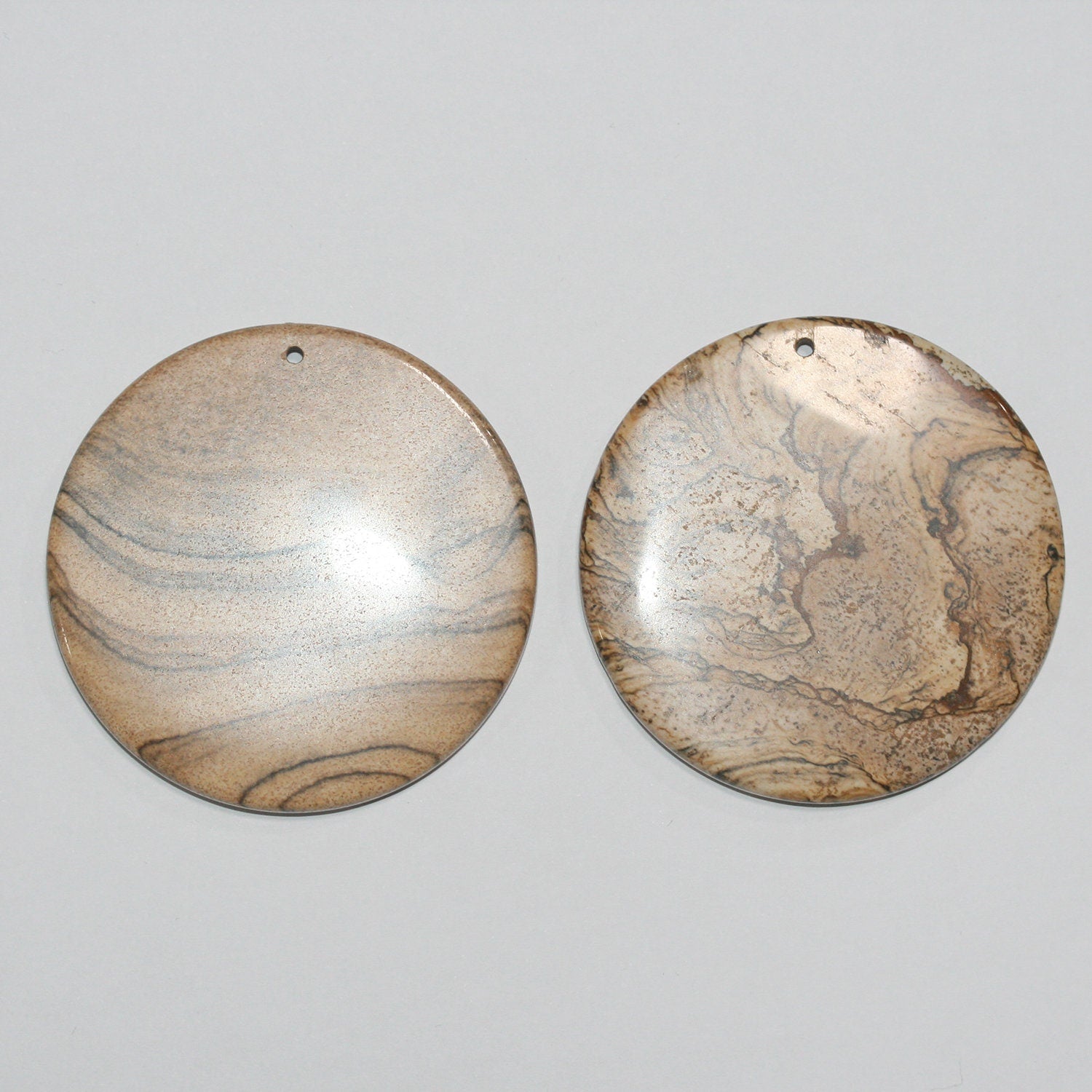 Pendentif rond lisse en jaspe bois, 55 mm environ (1 pièce)