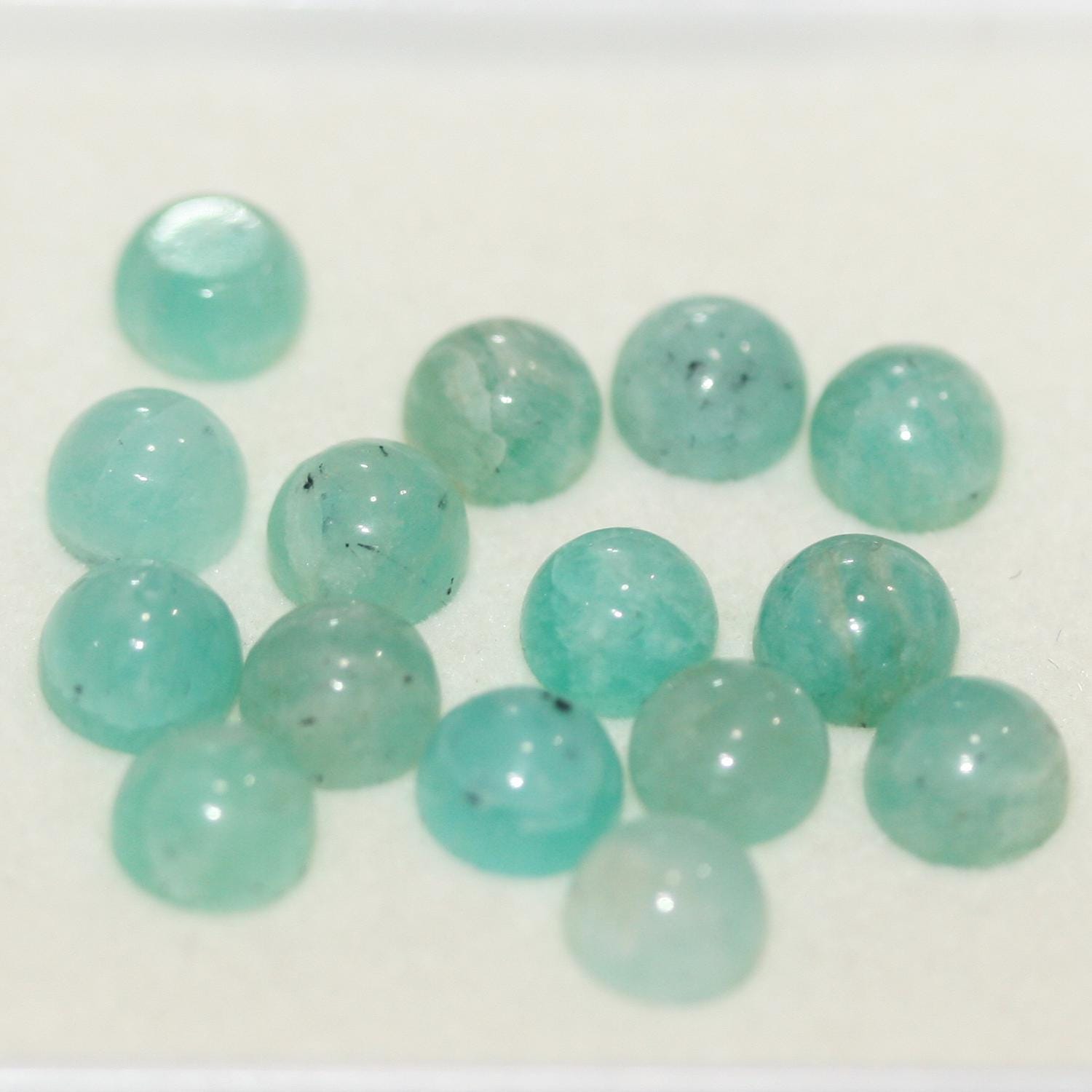 Lote de 15 cabujones redondos lisos de amazonita de 5 mm. (15 piezas)