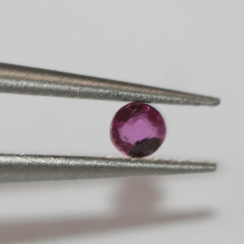 Lot de 10 rubis ronds à facettes de 3,3 mm.