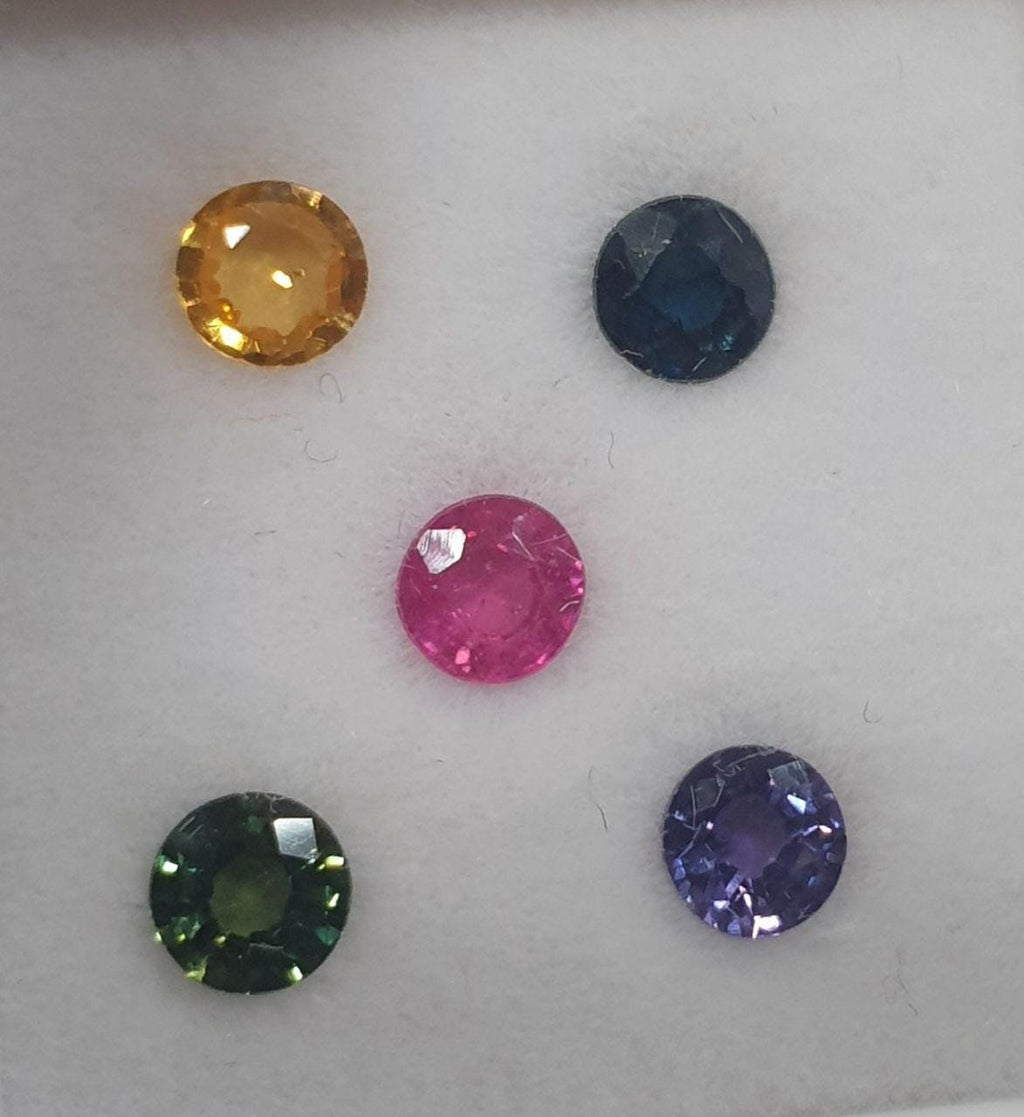 Lote de 5 zafiros multicolores calibrados de corte brillante redondo (rojo, verde, azul, amarillo y morado, 3,6-3,8 mm) - Lote de 5 unidades - Venta al por mayor