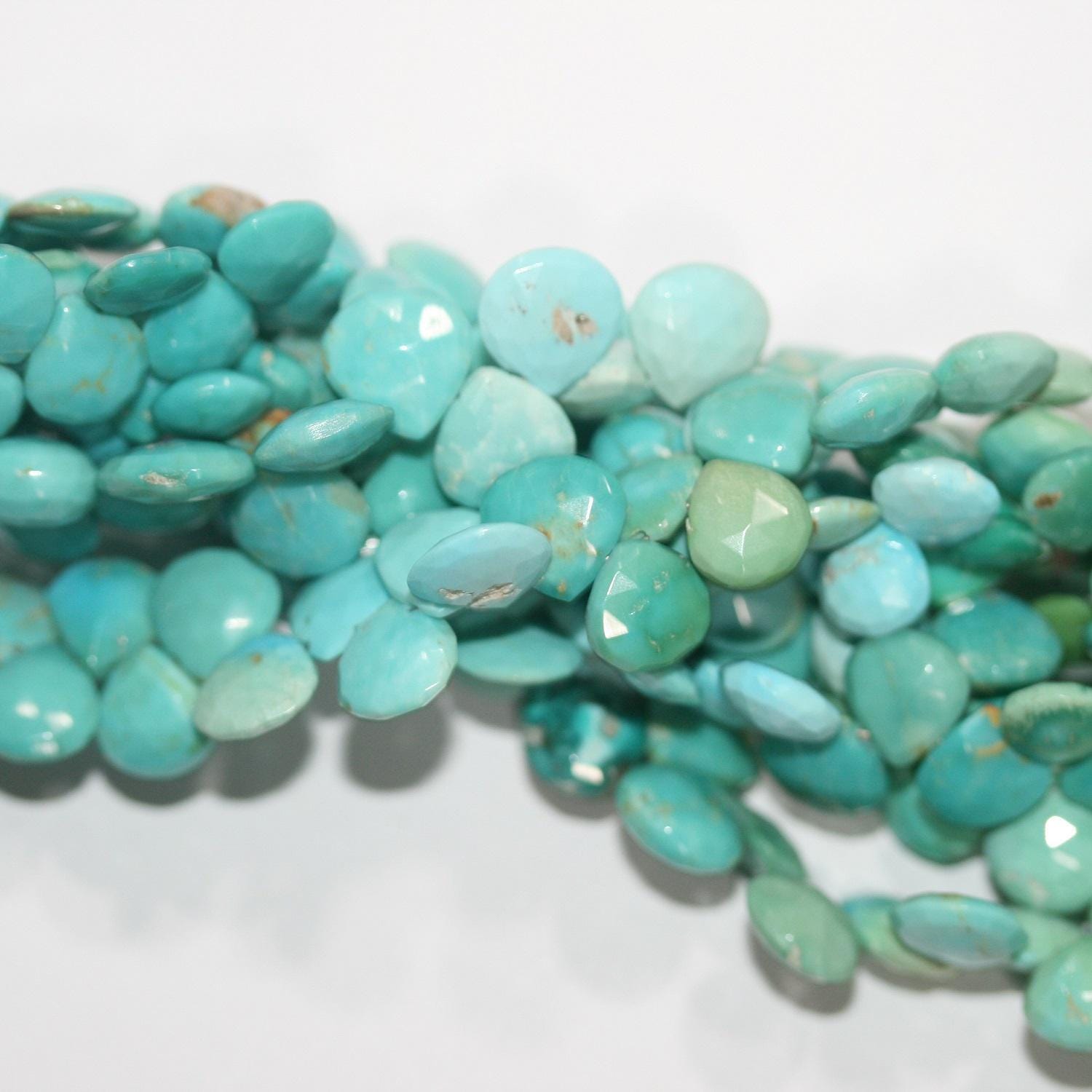 Perles en turquoise St à facettes en forme de goutte, 8 mm environ. Longueur du fil : 20 cm environ.