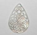 Pendentif goutte en nacre 35x24mm.