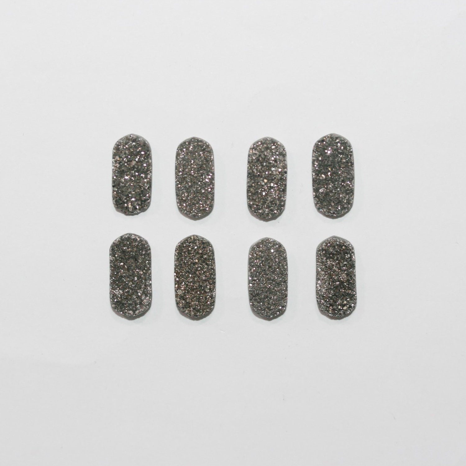 Lote de 8 cabujones ovalados de ágata drusa plateada de 14 x 7 mm.