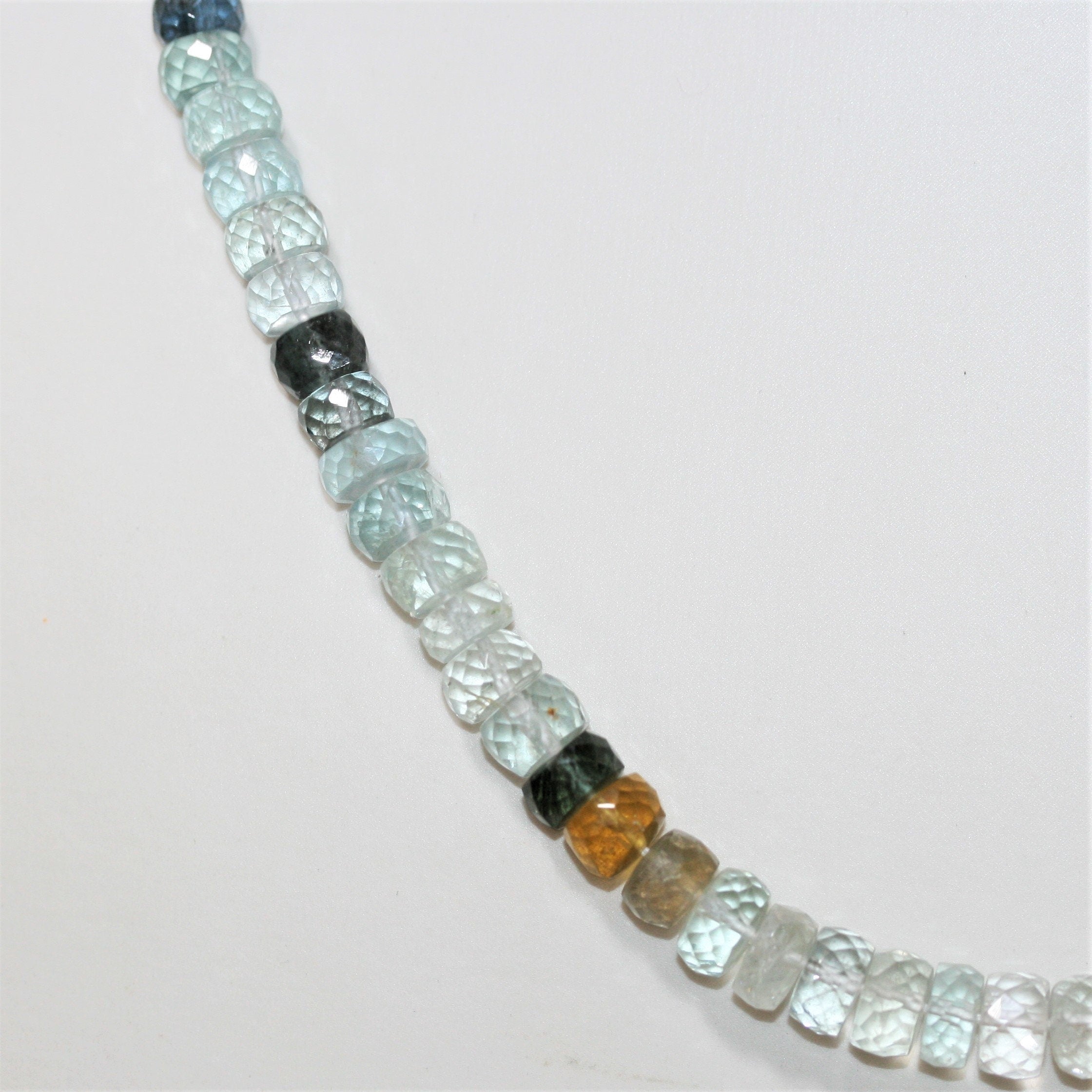 Collar de Rondelle Facetado de Aguamarina 7x4mm.