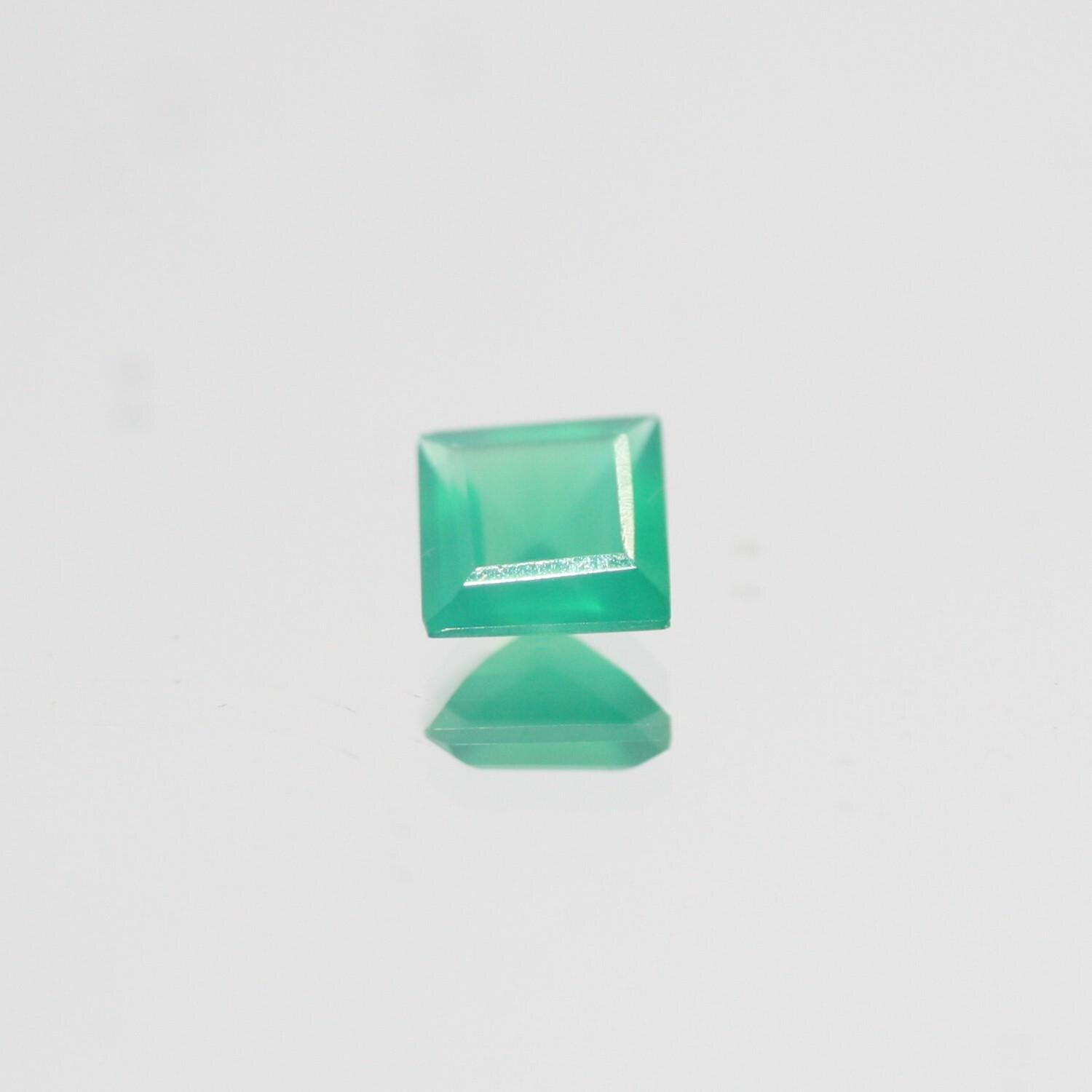 Lot de 20 pierres d'onix vert facettées carrées de 5 mm. - Pierres précieuses de qualité supérieure, vente en gros.