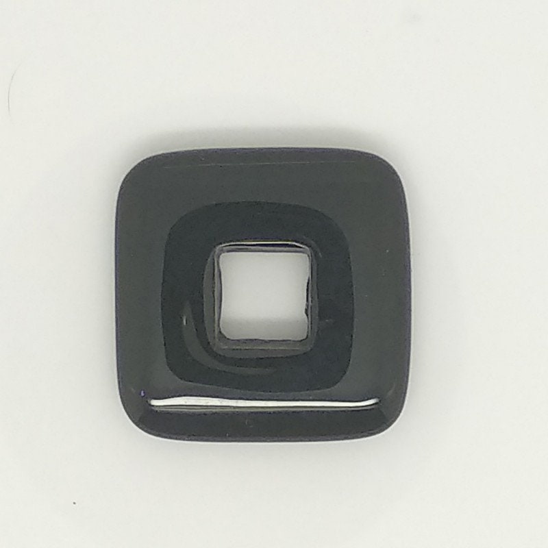 Pendentif carré lisse en onyx 25 mm.