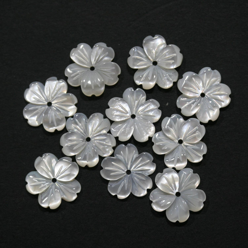 Pendentif en nacre sculptée en forme de fleur, 12 mm (5 paires). Réf. 14831