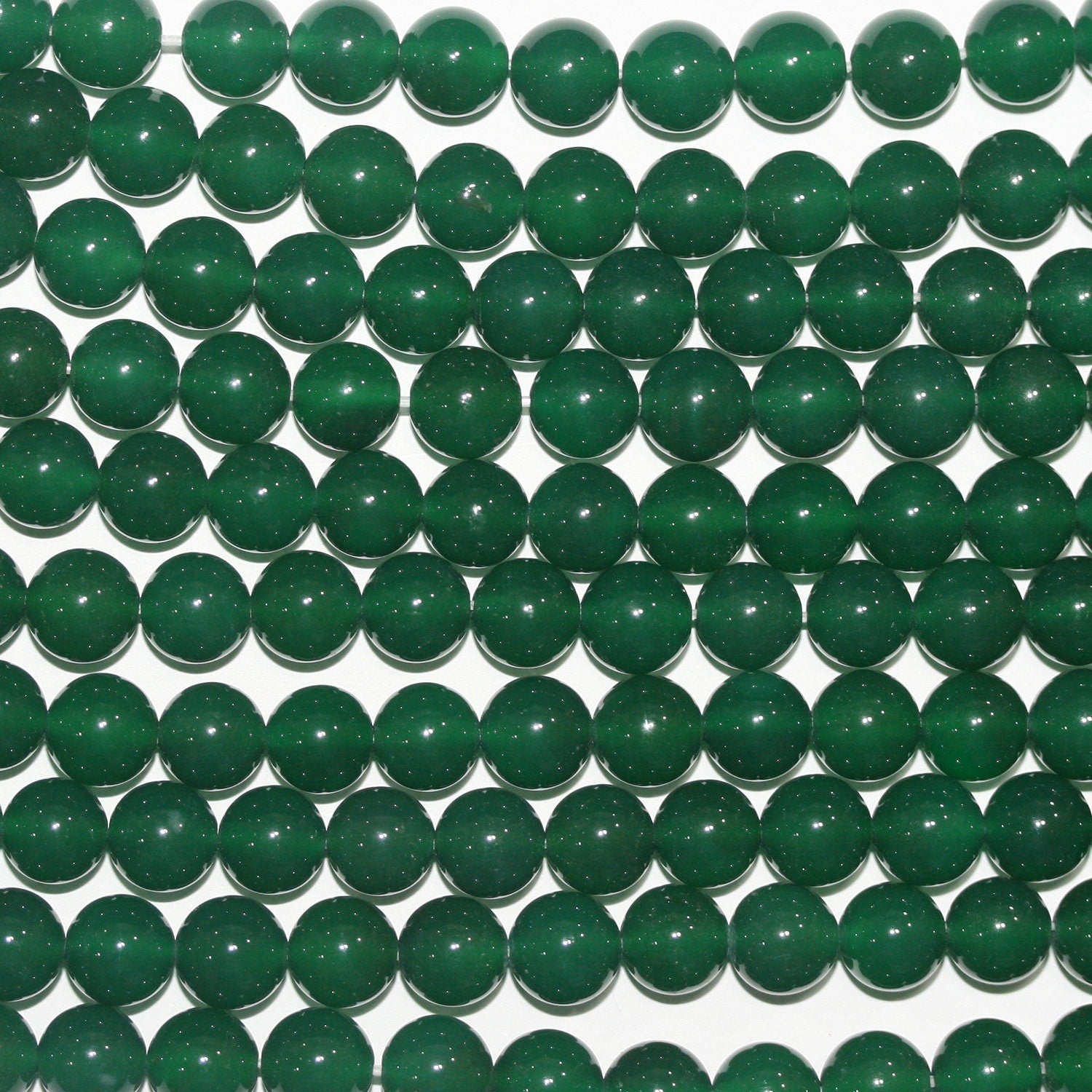 Perles rondes lisses en agate verte 10 mm - Fil de 38 cm.