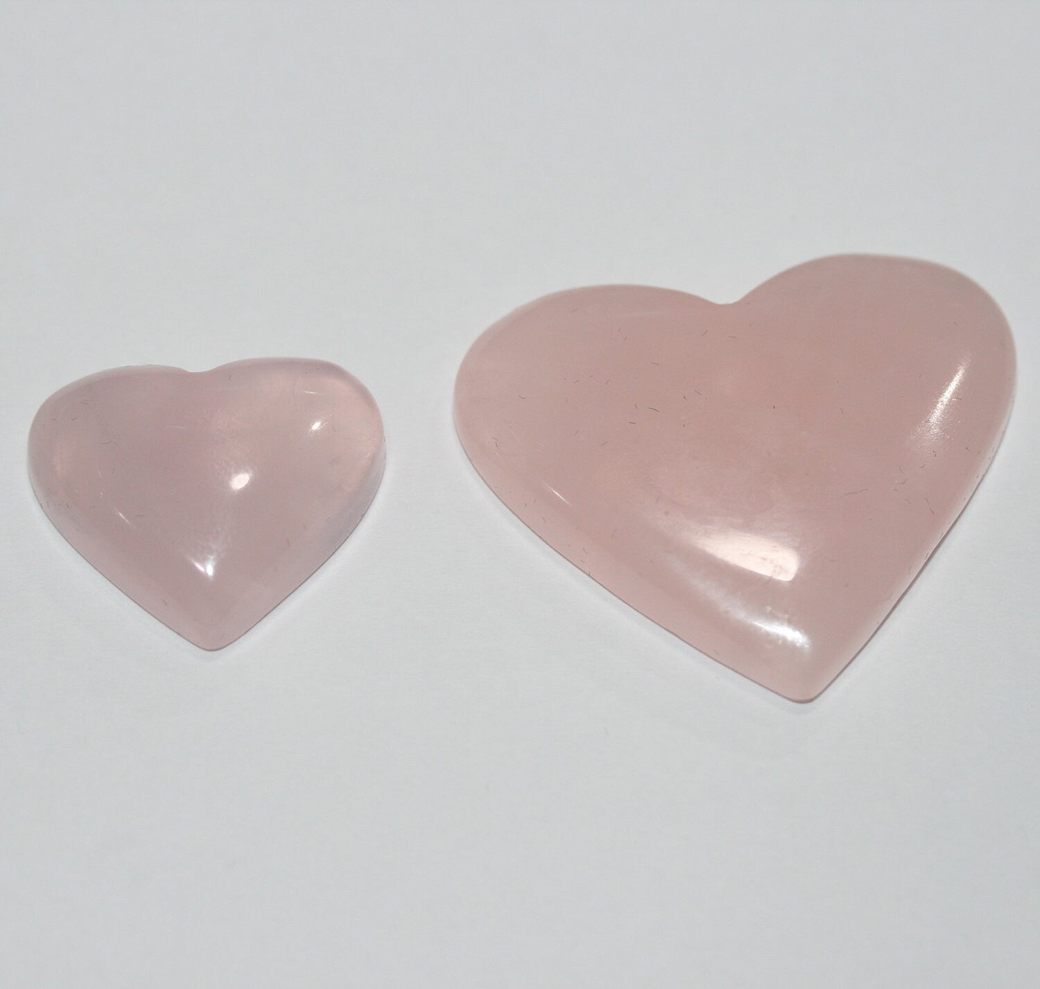 Pendentif cœur lisse en quartz rose sans perçage 20-40 mm.