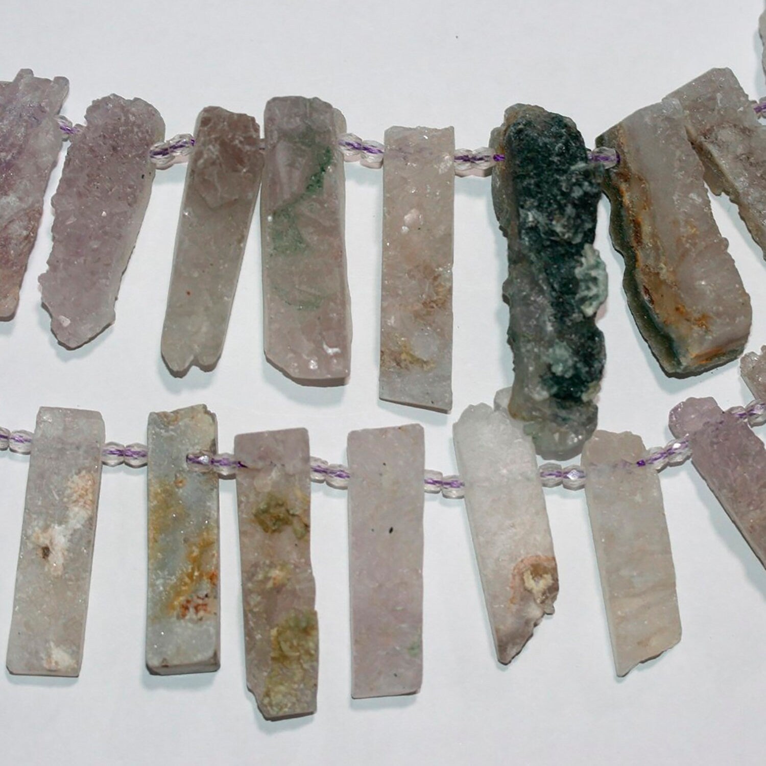 Cuentas de cuarzo amatista de 16" (40 cm), graduadas, sin pulir, 23 x 12-55 x 15 mm (aprox. - Hilo de 40 mm)