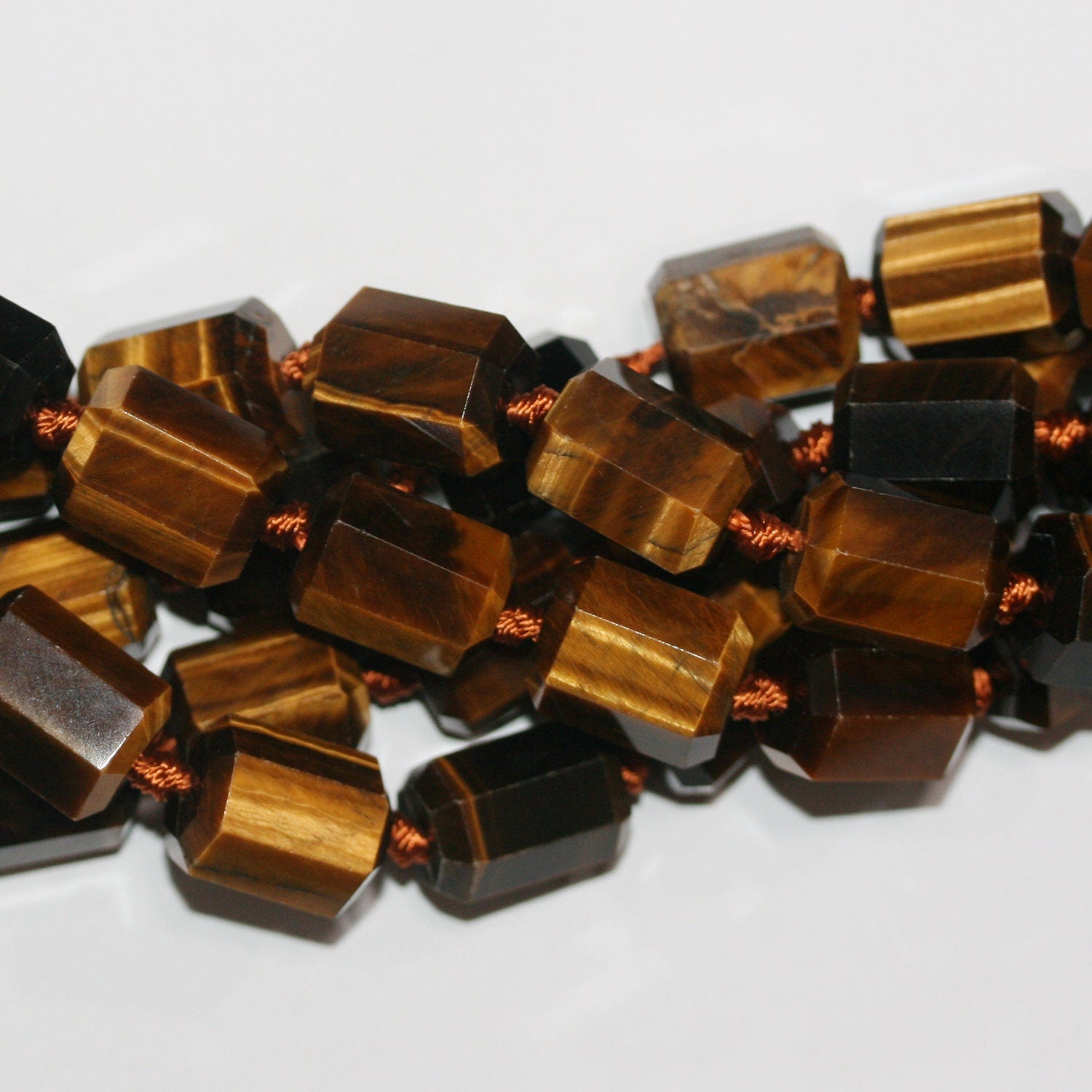 Cuentas de barril facetadas de ojo de tigre de 16" de St. 15 x 12 mm - Hilo de 40 cm.