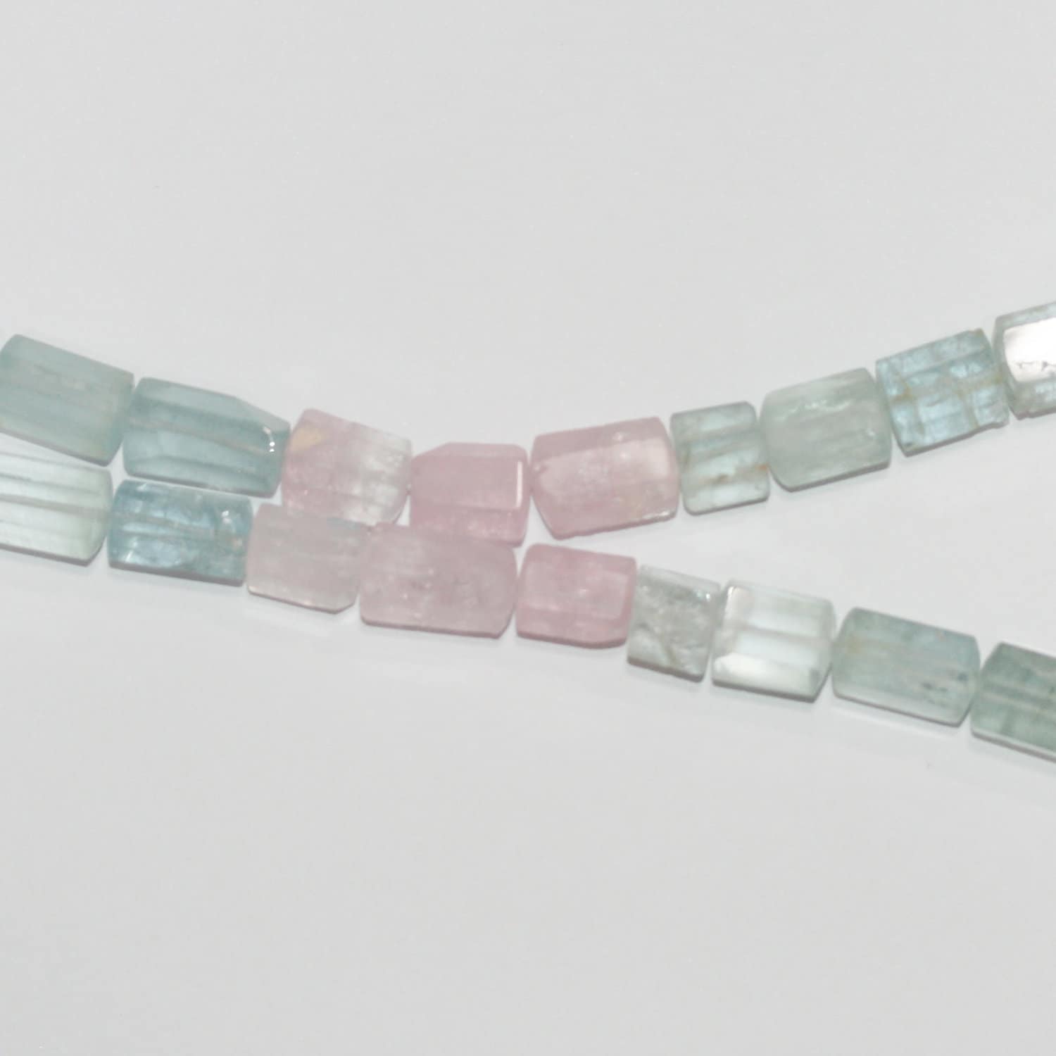 Collar de tubo facetado de berilo múltiple (11 x 6,5 mm, aprox. 231 quilates)