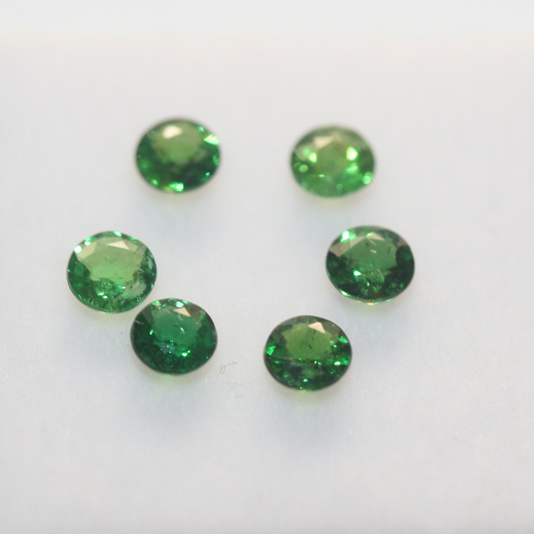 Turmalina cromada calibrada AAA, corte brillante redondo de 3-3,2 mm, lote de 6 piezas, turmalina verde - Gemas genuinas - Color natural sin tratar