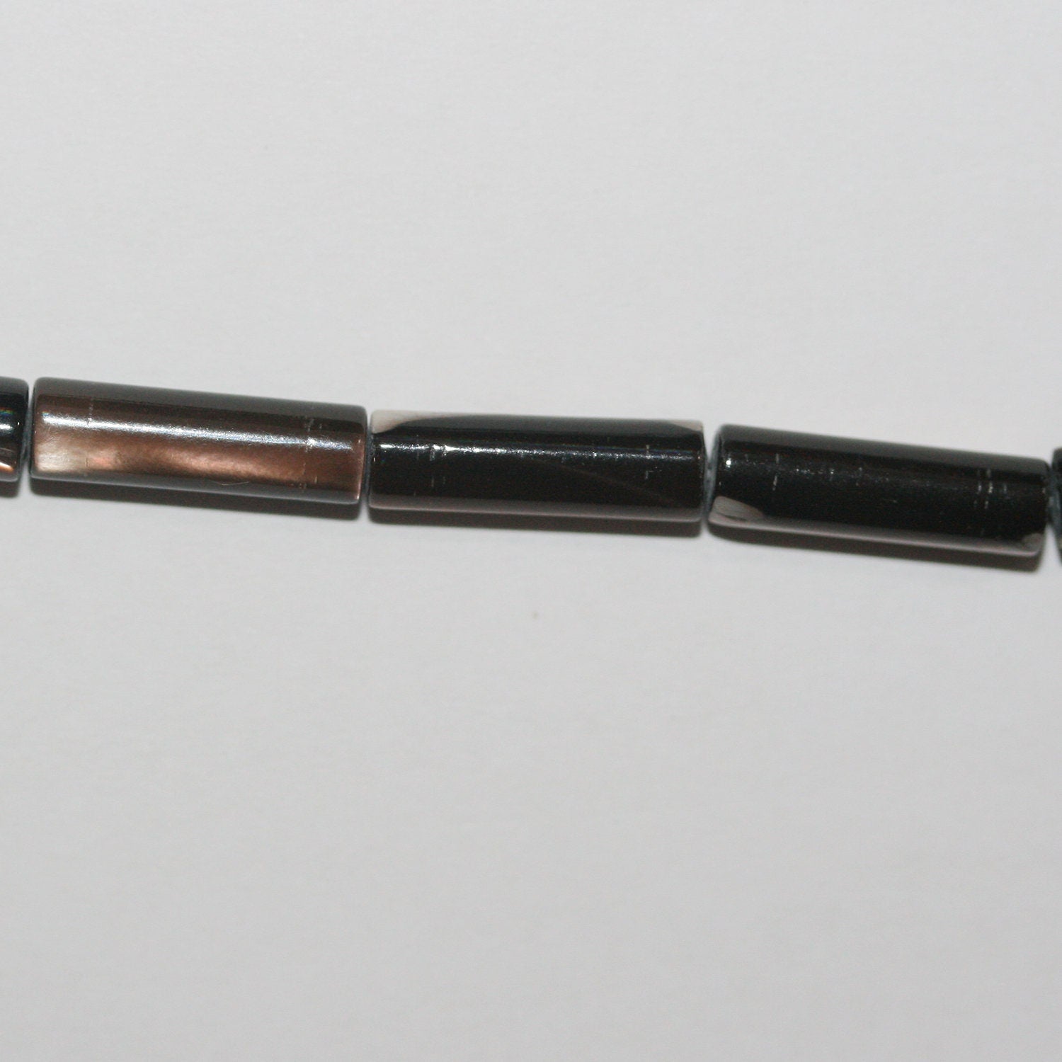 Perles cylindriques lisses en nacre marron, 13 x 4 mm, 15 pouces (38 cm) - Longueur du fil : 39 cm