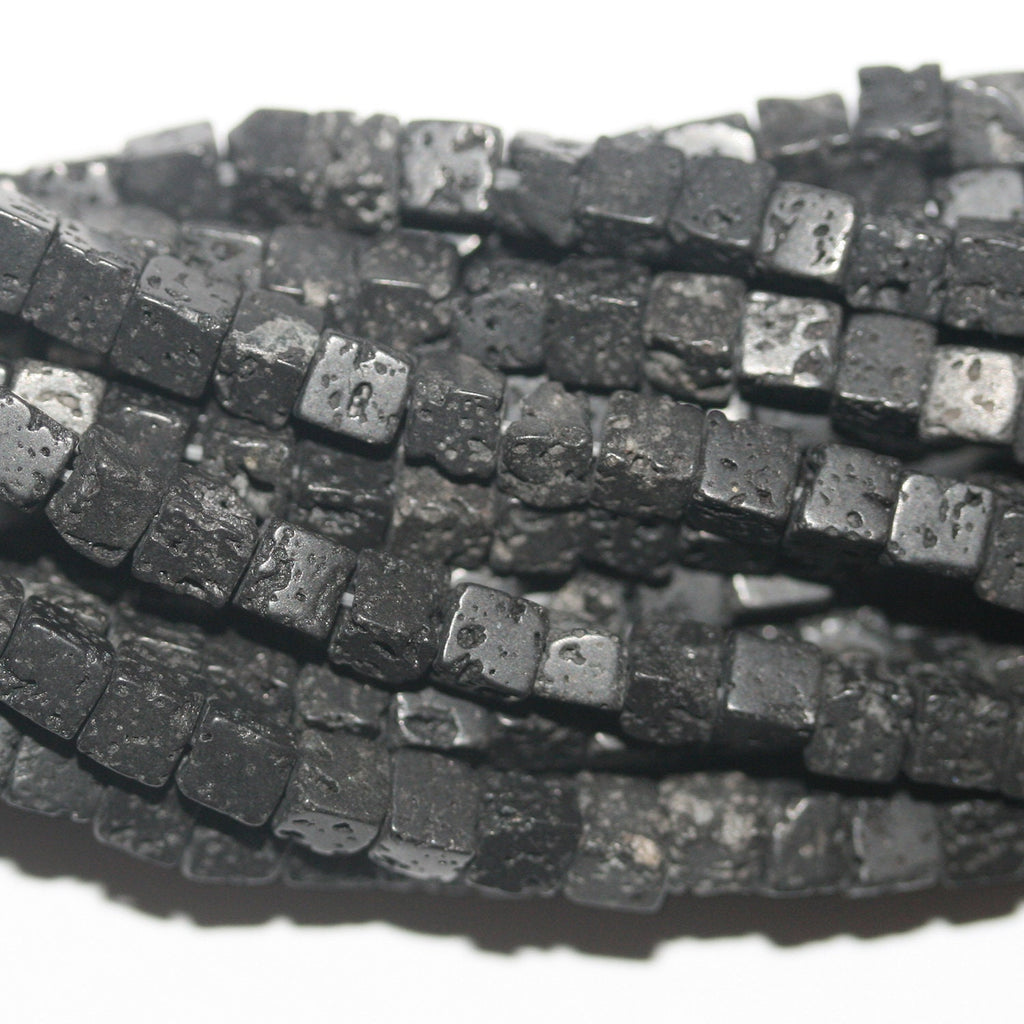 Perles cubiques lisses St Lava de 15 pouces (4 mm) - Fil de 39 cm