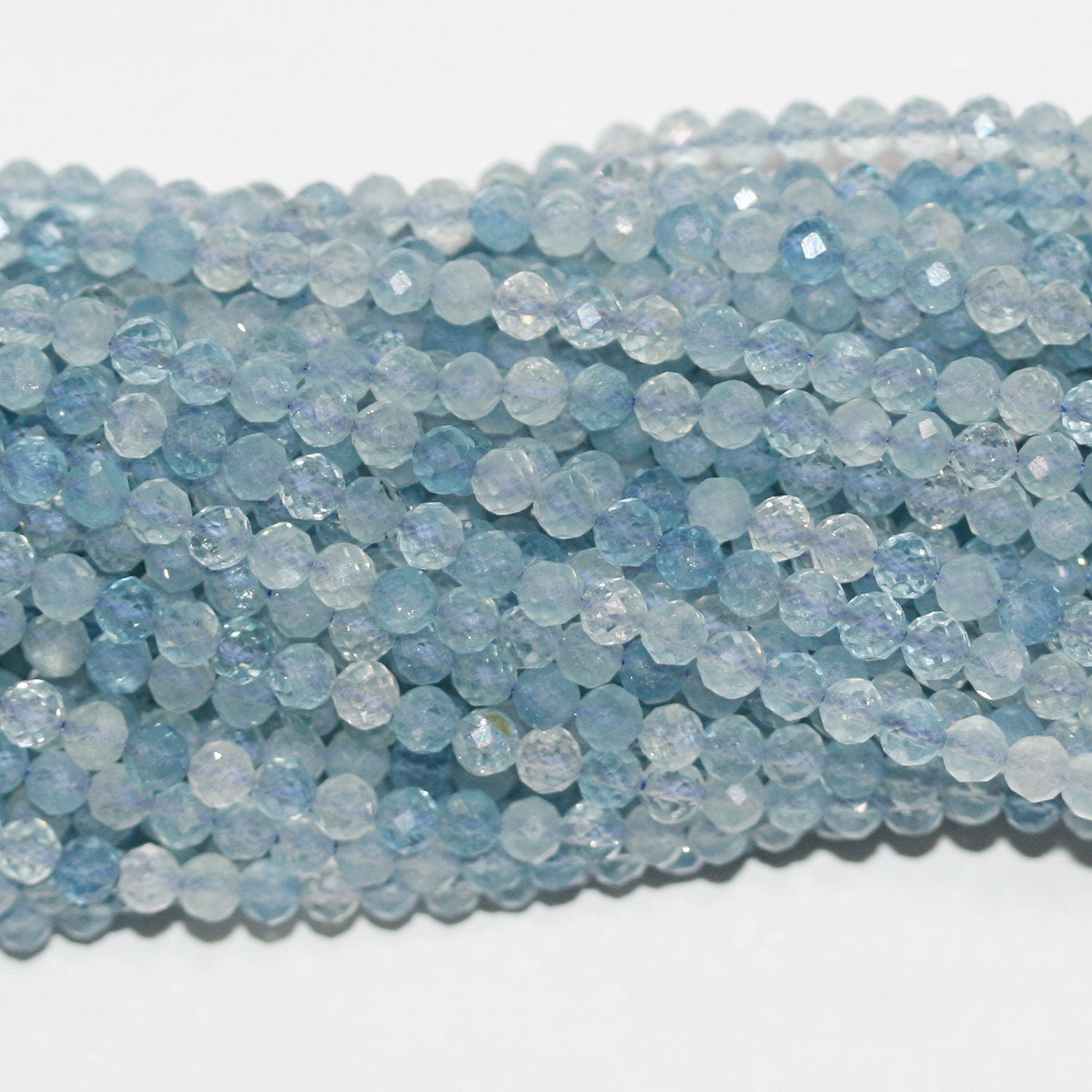15" Perles rondes à facettes en aigue-marine 4 mm.-Rig 39 cm.