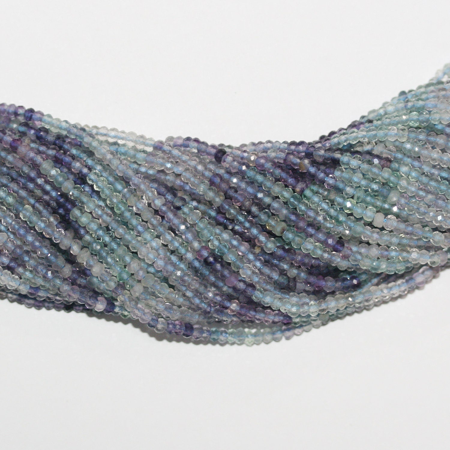 Cuentas redondas facetadas de fluorita Santa de 16" de 3 x 1,5 mm, hilo de 40 cm.