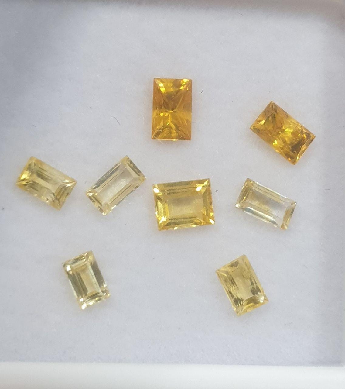 Lote de 8 zafiros amarillos facetados de 3-4 mm. - Paquetes de piedras preciosas - Piedras sueltas al por mayor - Gemas naturales