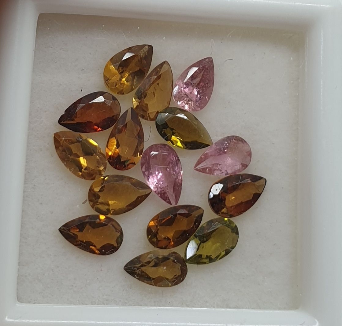 Lot de tourmalines multicolores facettées en forme de goutte (3 x 5 mm) - Tourmaline rose et verte pétrolée - Pierres précieuses en vrac - Prix de gros - Gemmes naturelles