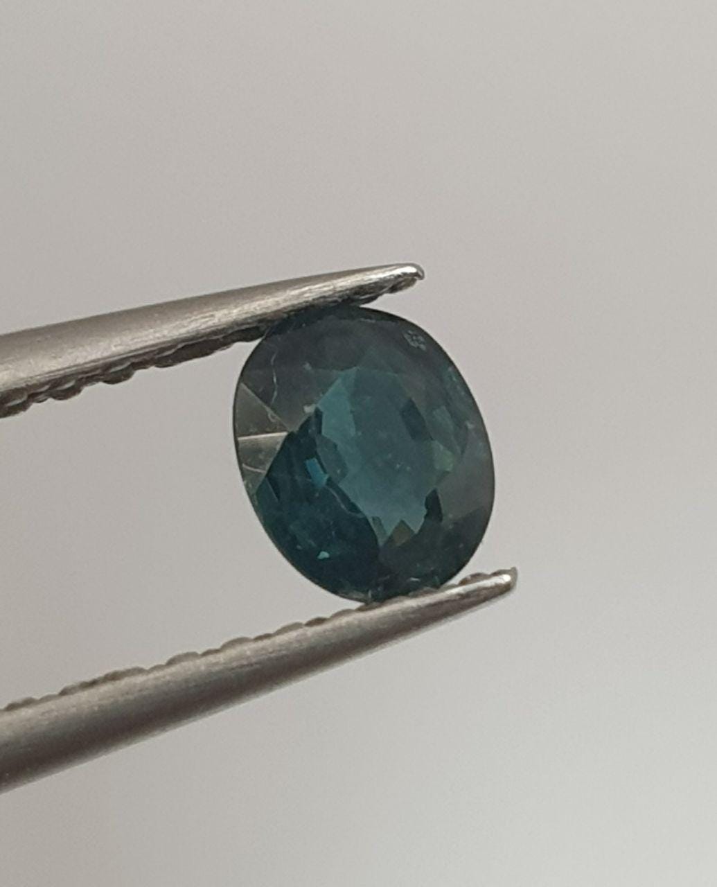 Saphir naturel bleu-vert, minuscule et magnifique, taille ovale 5 x 4 mm, 0,38 ct - Pierre précieuse naturelle - Prix de gros