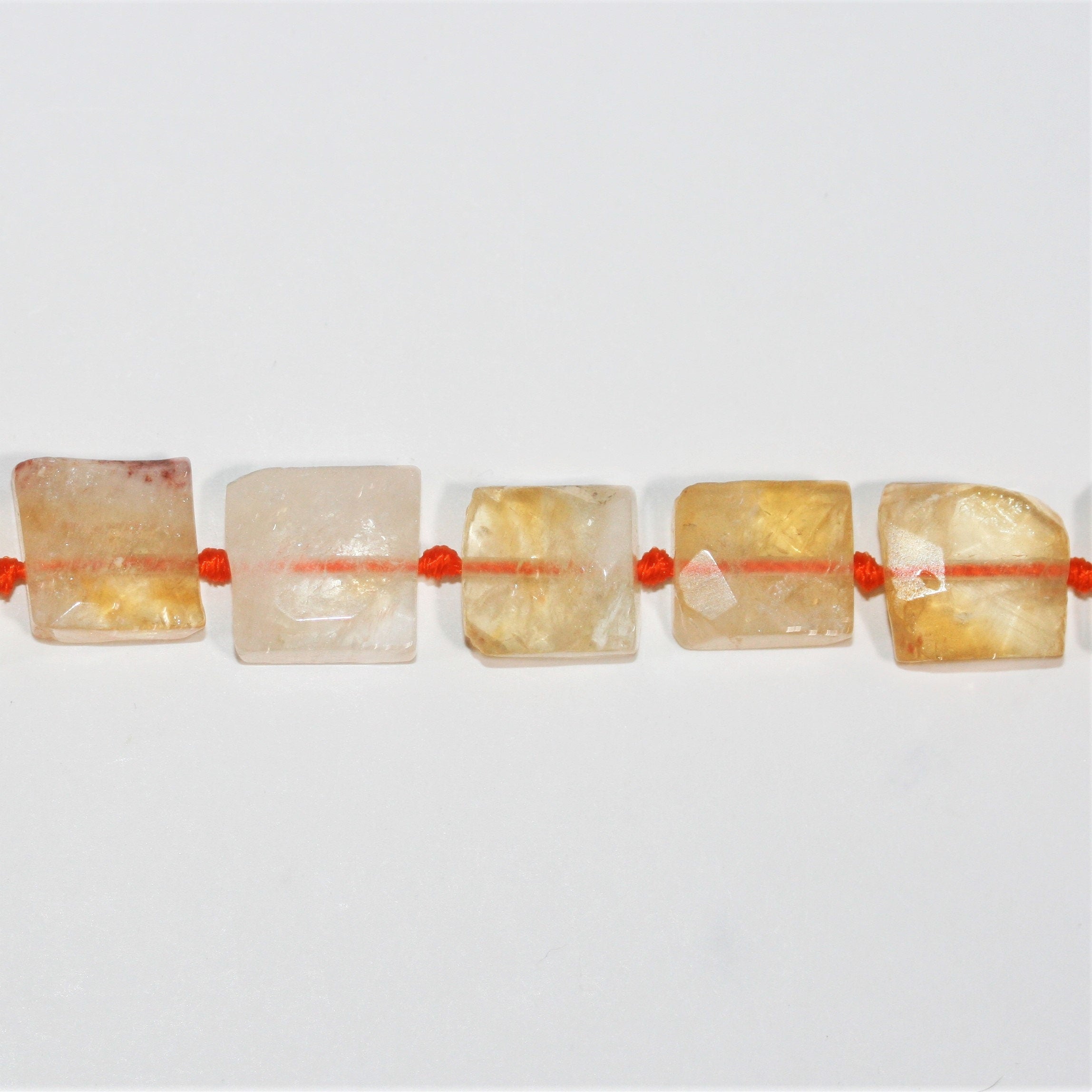 16" Cuentas cuadradas facetadas de citrino santo 13-14 mm.-Hilo de 40 cm.