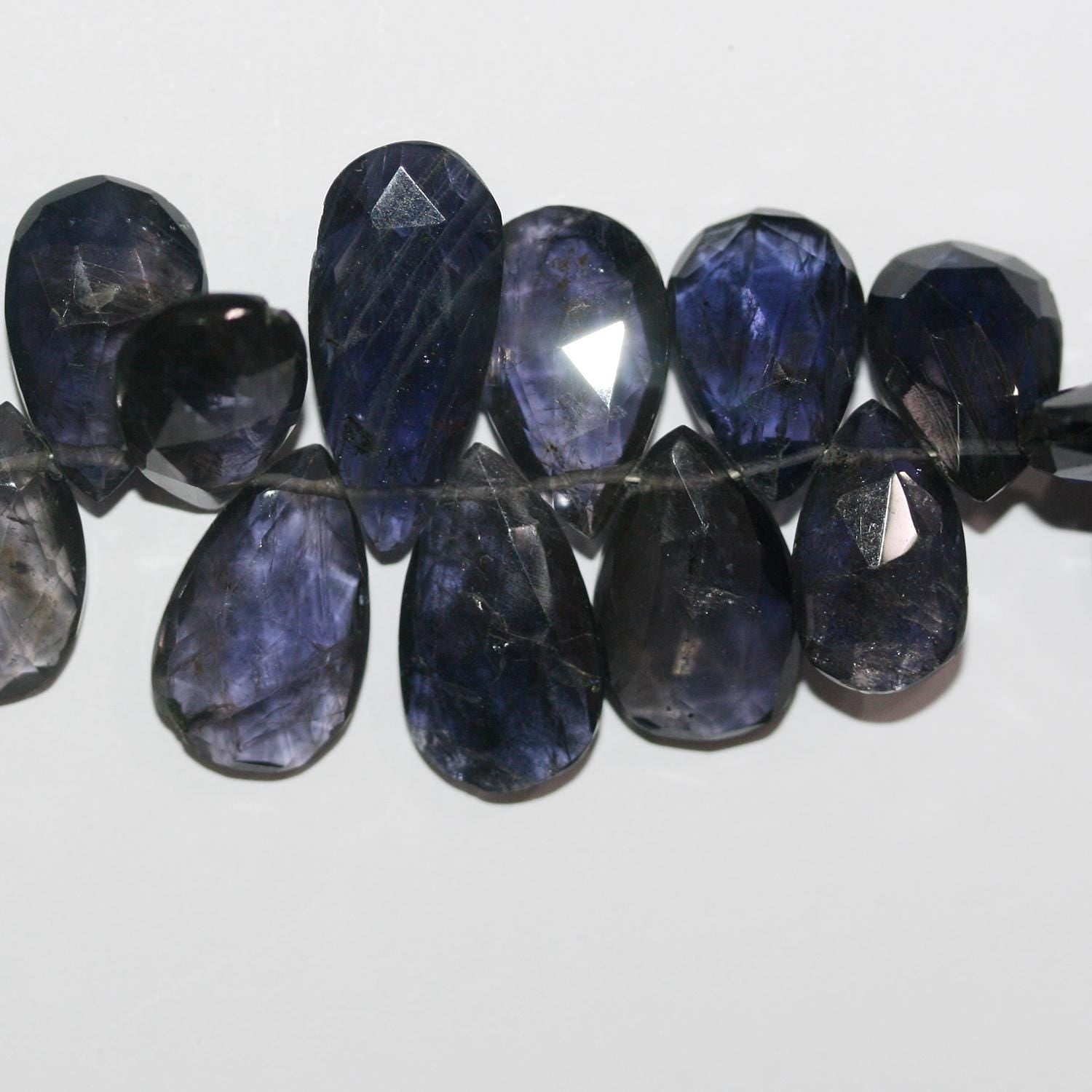 Cuentas de gota facetadas graduadas de St Iolite de 8", 15 x 9-22 x 11 mm, aprox., hilo de 20 cm.