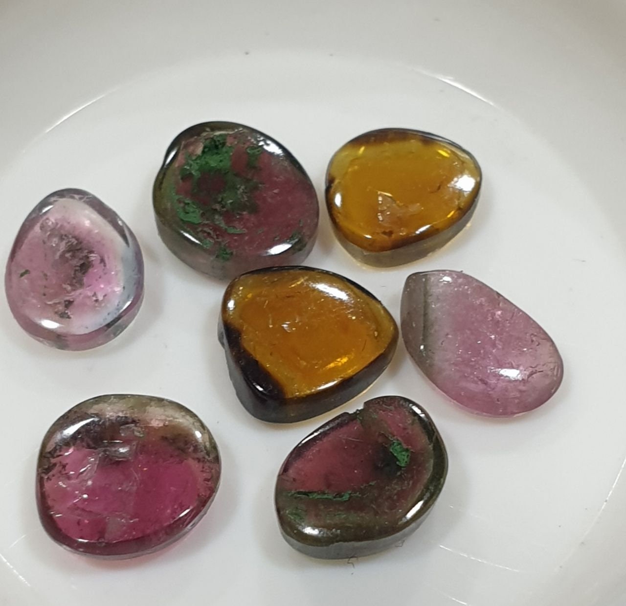 Lot de 7 tourmalines multicolores, cabochons plats de taille et de forme libres, pierres non traitées - Fournisseur de pierres précieuses en gros pour le bricolage - Pierres authentiques